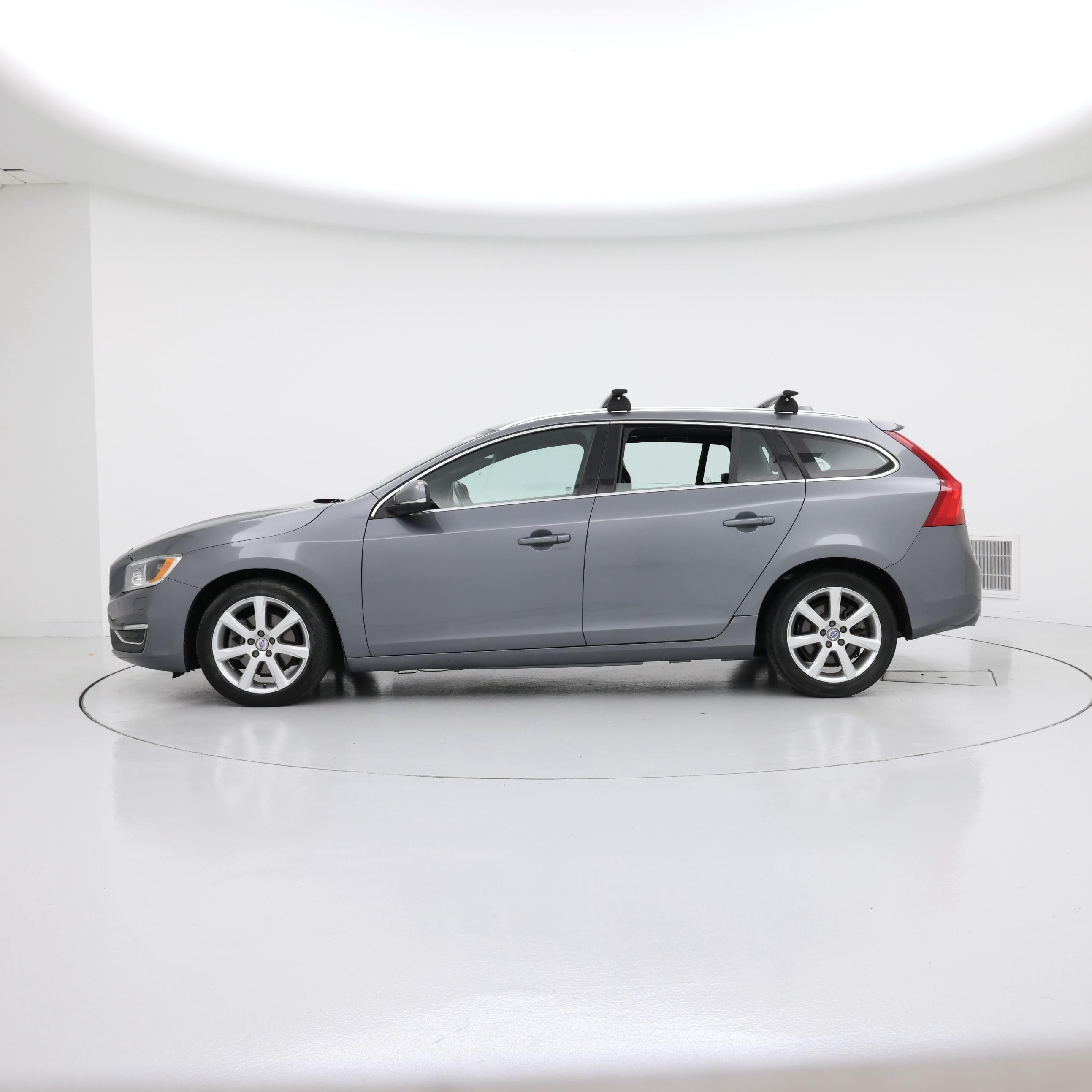 Thumbnail: 2016 Volvo V60 - 3