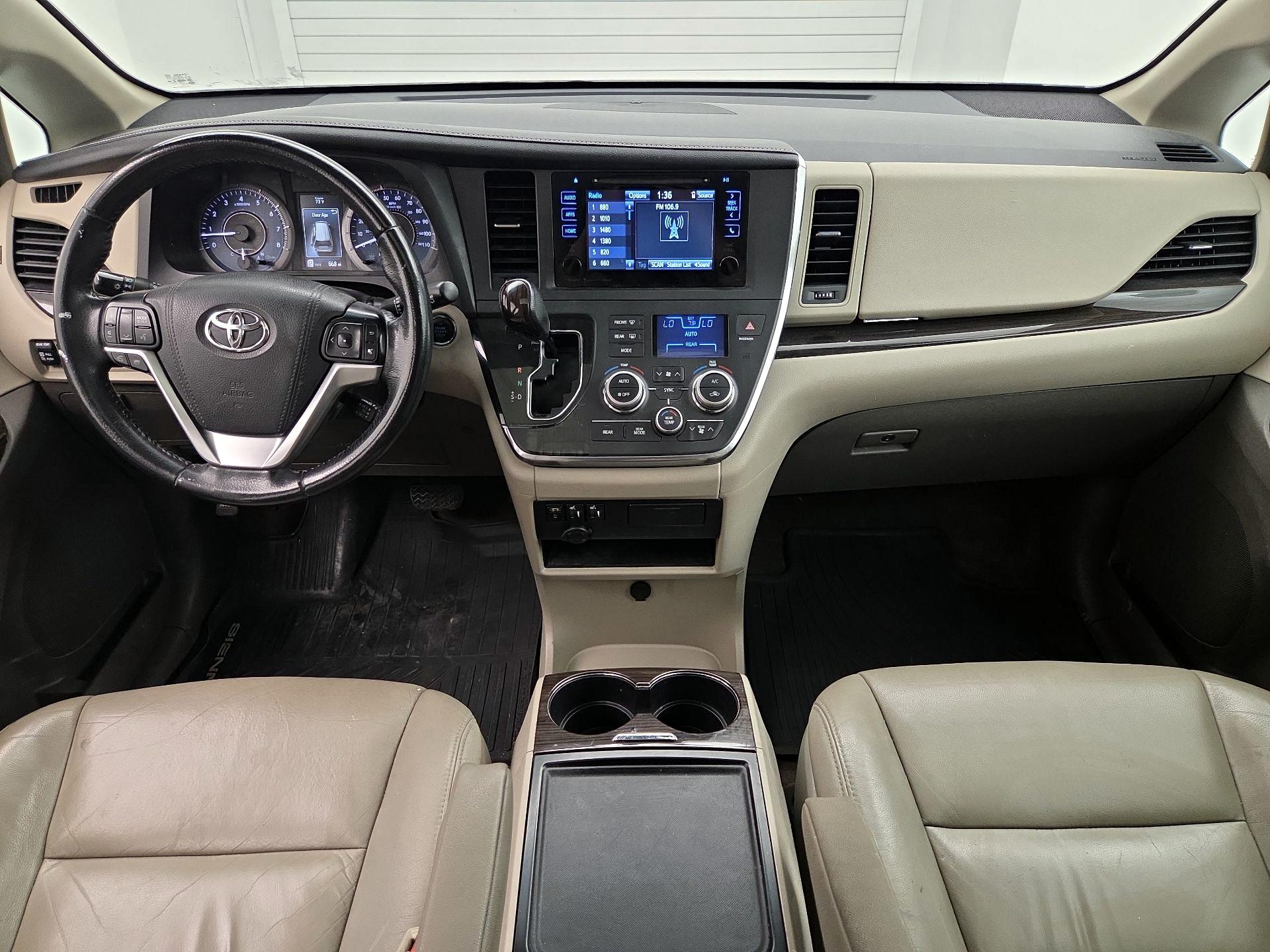 Thumbnail: 2017 Toyota Sienna - 9