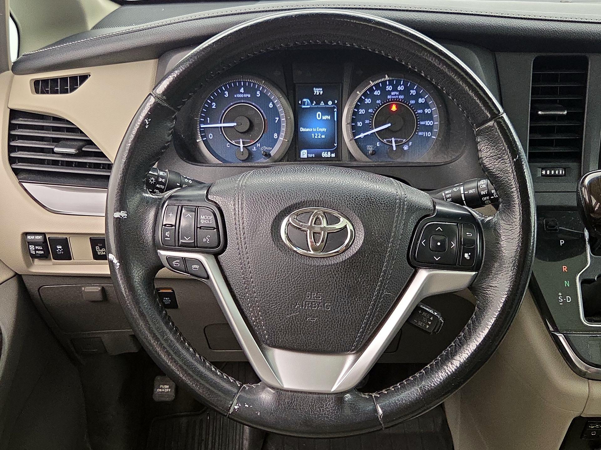 Thumbnail: 2017 Toyota Sienna - 10