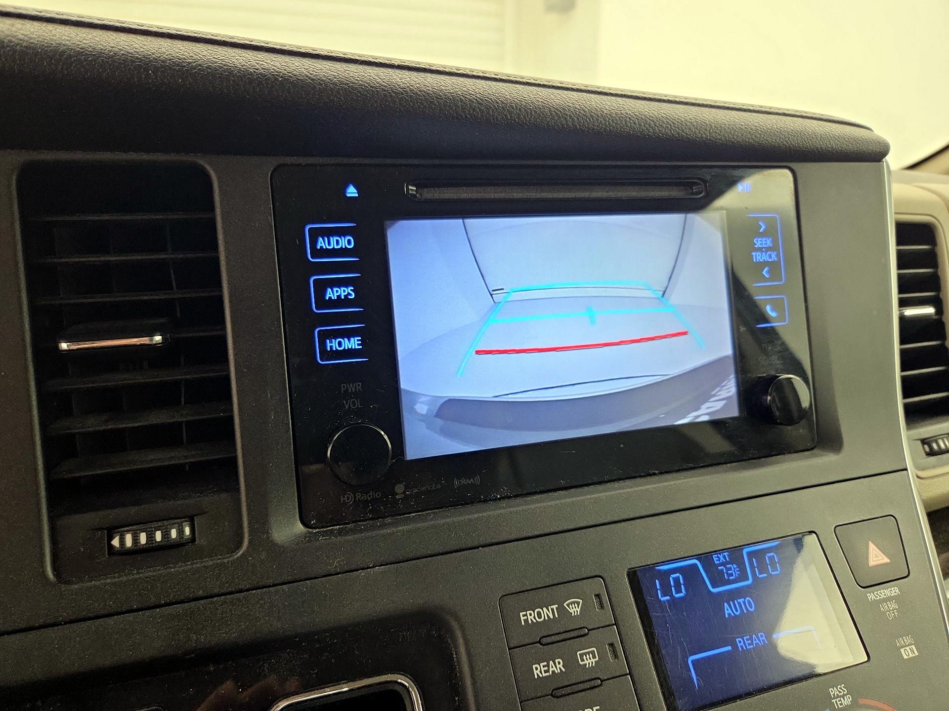 Thumbnail: 2017 Toyota Sienna - 14