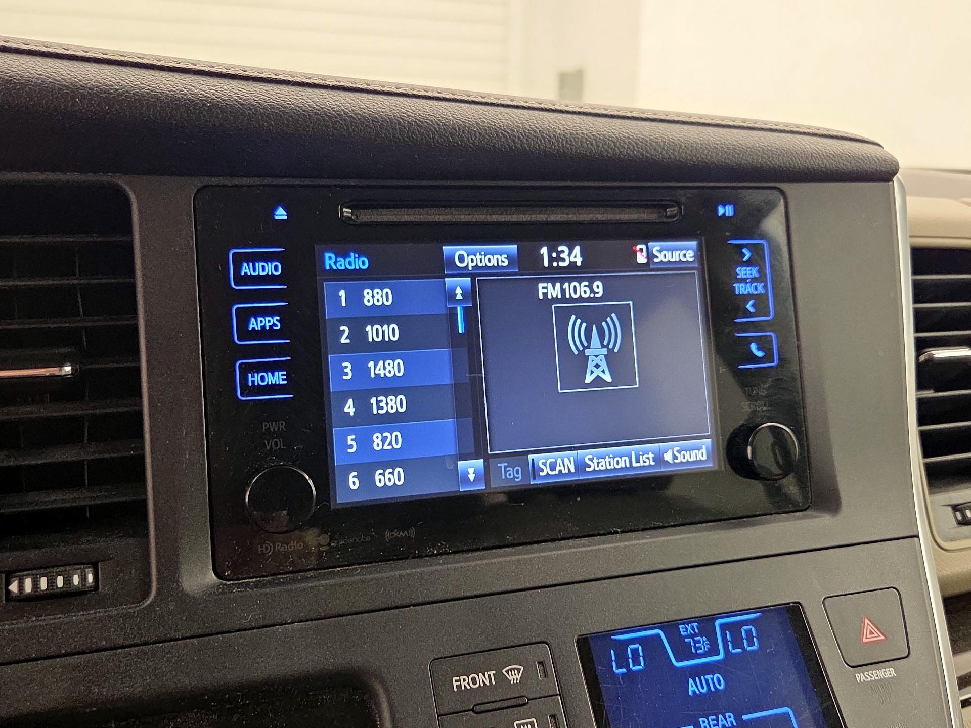Thumbnail: 2017 Toyota Sienna - 15