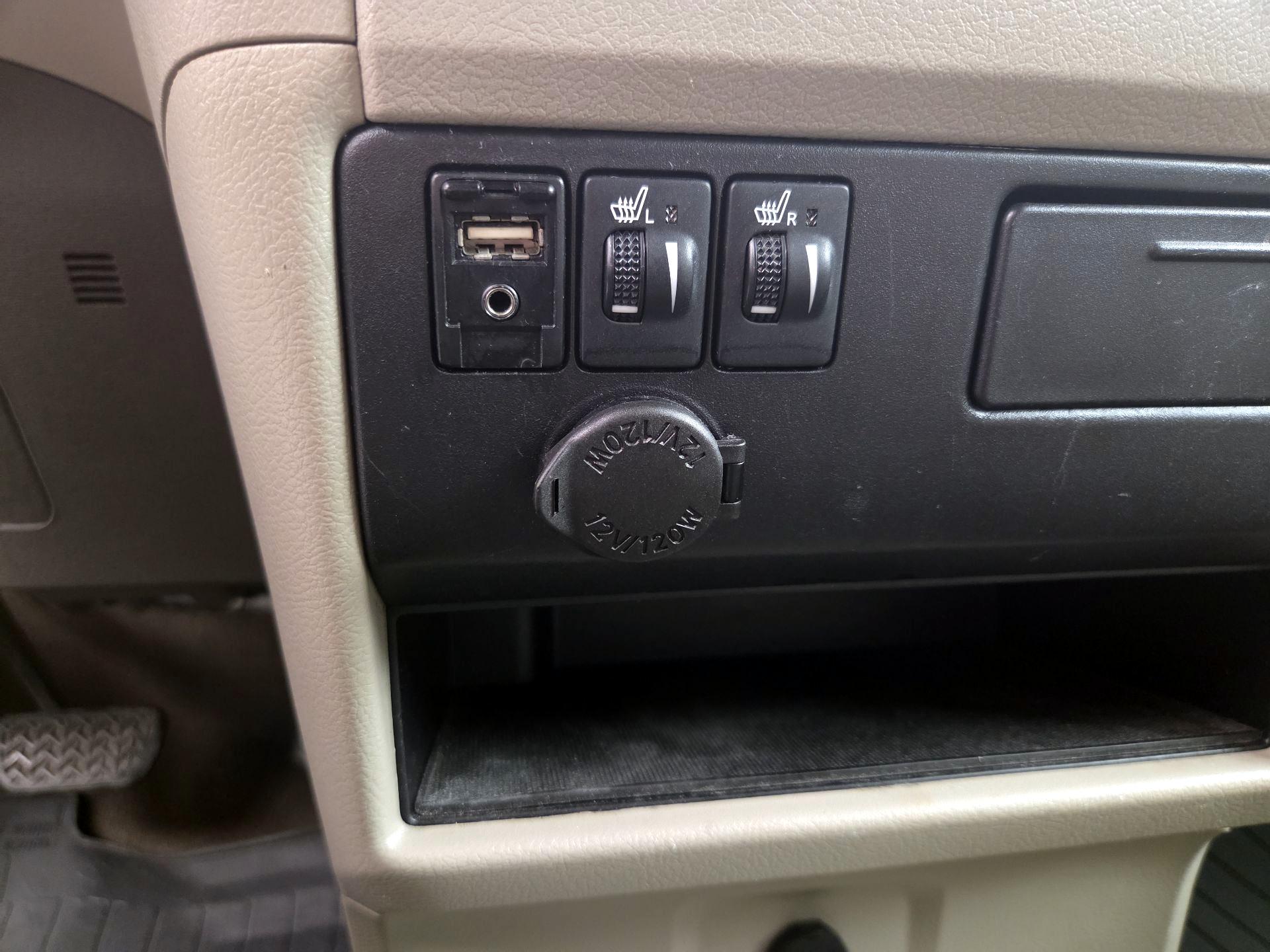 Thumbnail: 2017 Toyota Sienna - 18
