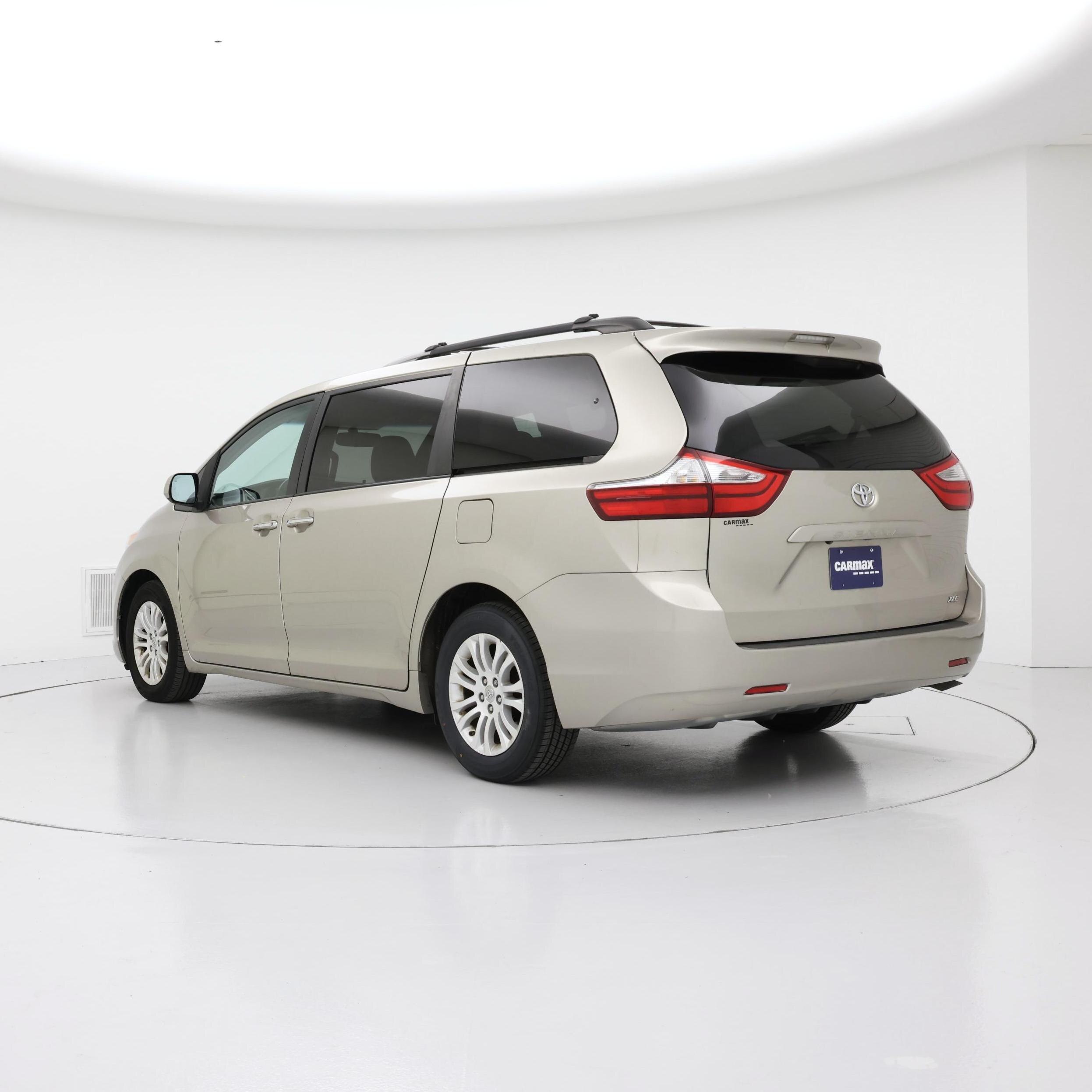 Thumbnail: 2017 Toyota Sienna - 2