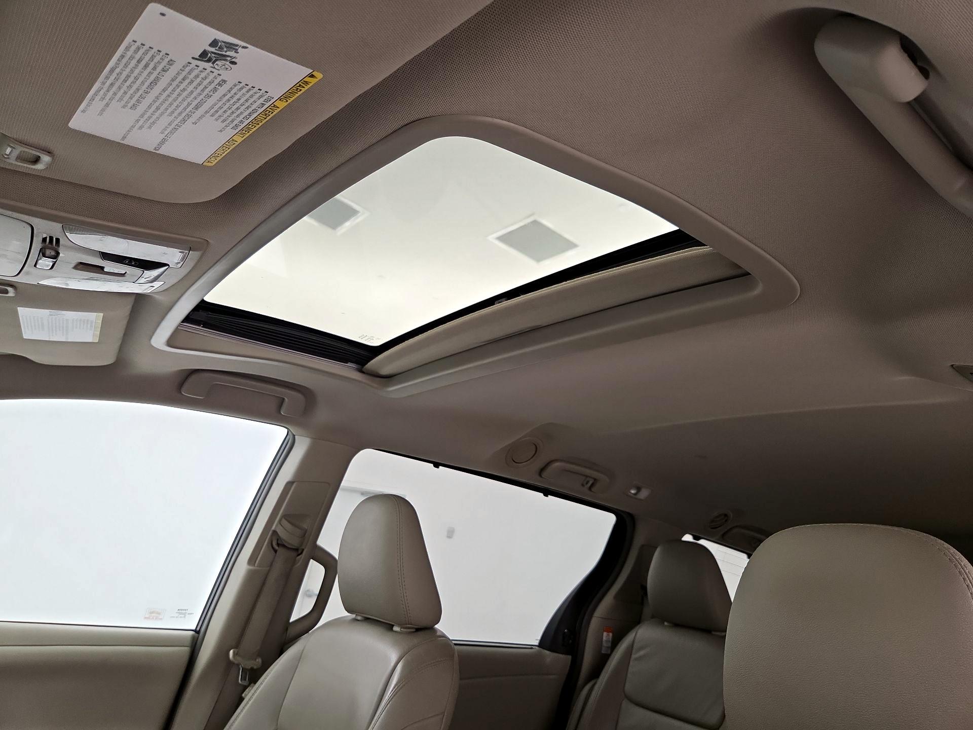 Thumbnail: 2017 Toyota Sienna - 19
