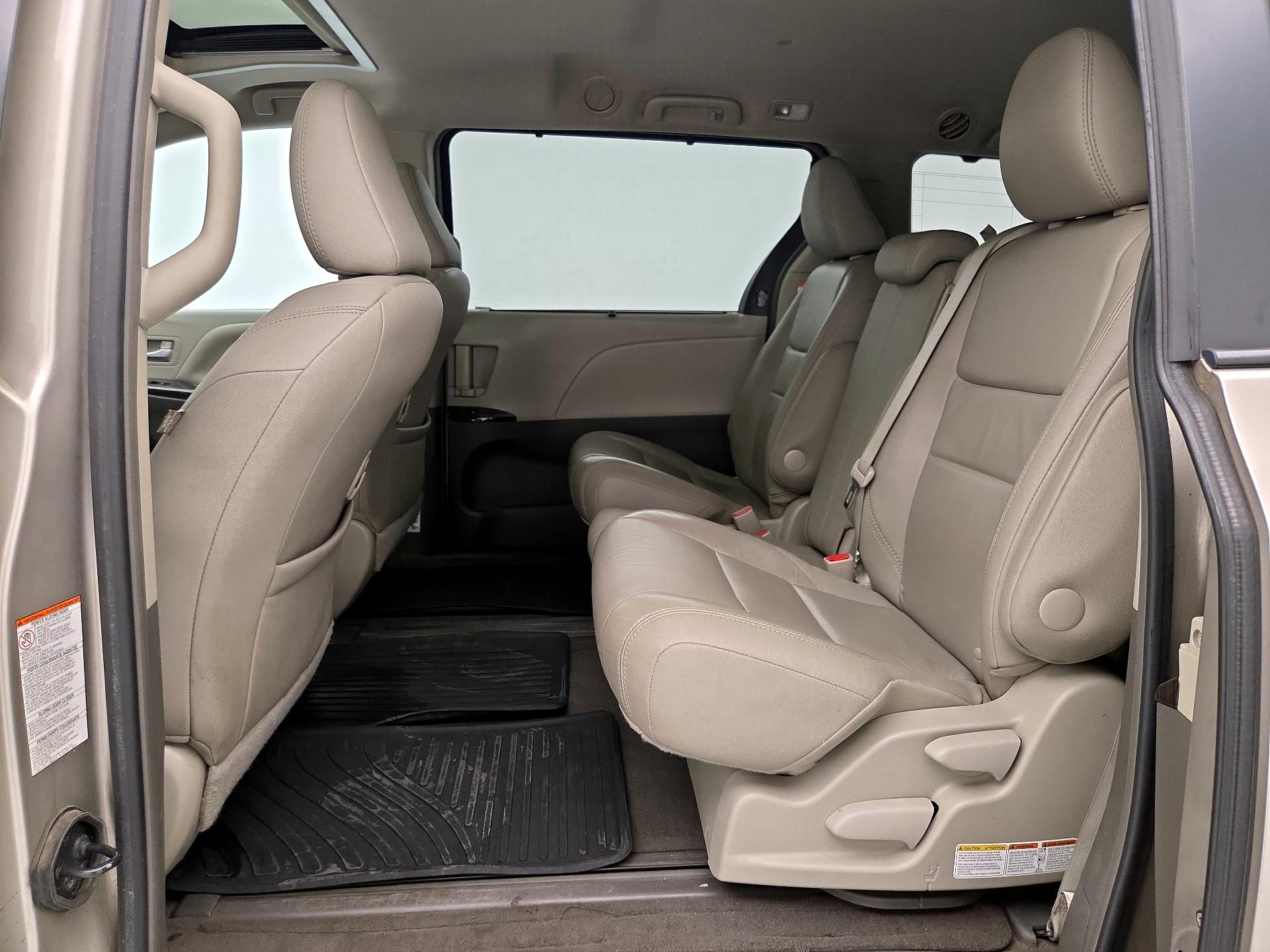Thumbnail: 2017 Toyota Sienna - 20