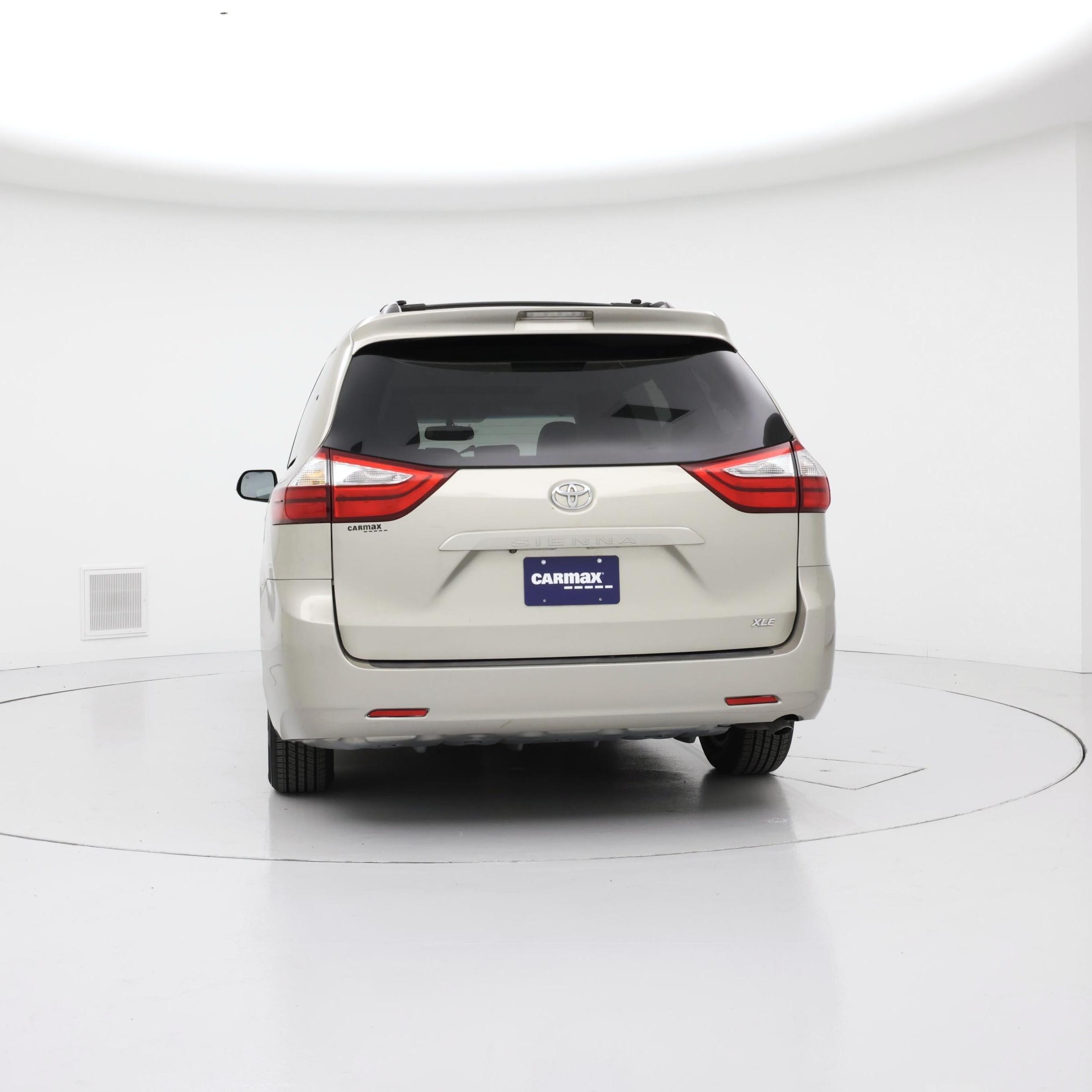 Thumbnail: 2017 Toyota Sienna - 6