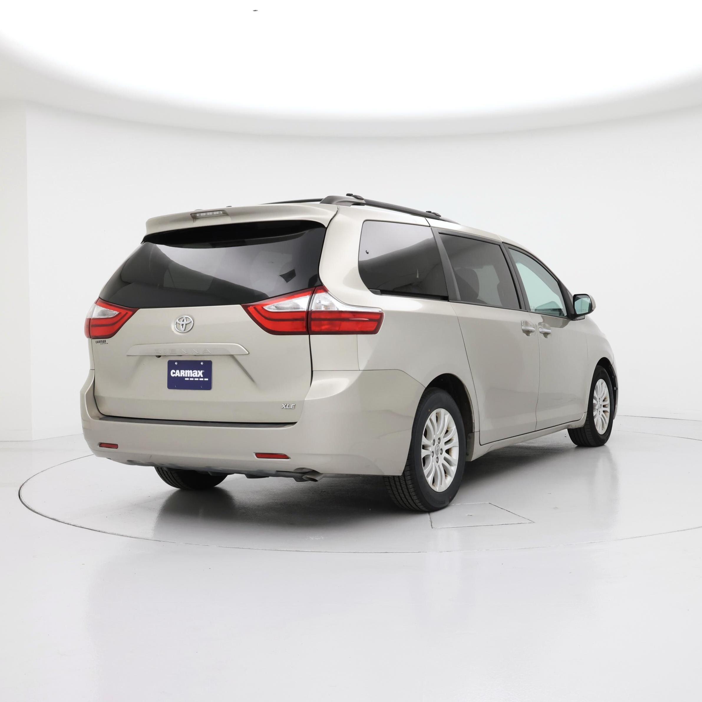 Thumbnail: 2017 Toyota Sienna - 8