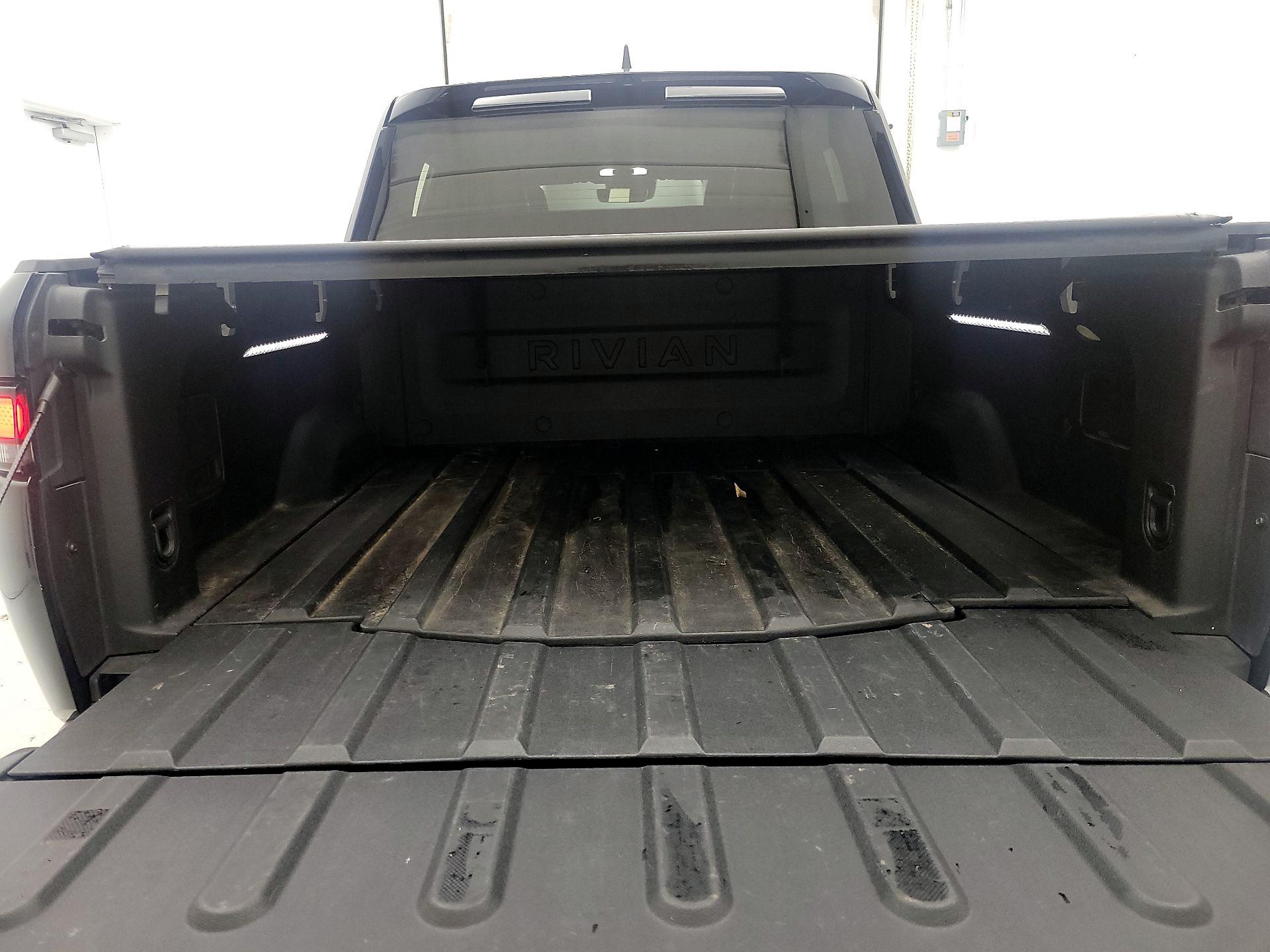 Thumbnail: 2023 Rivian R1T - 18