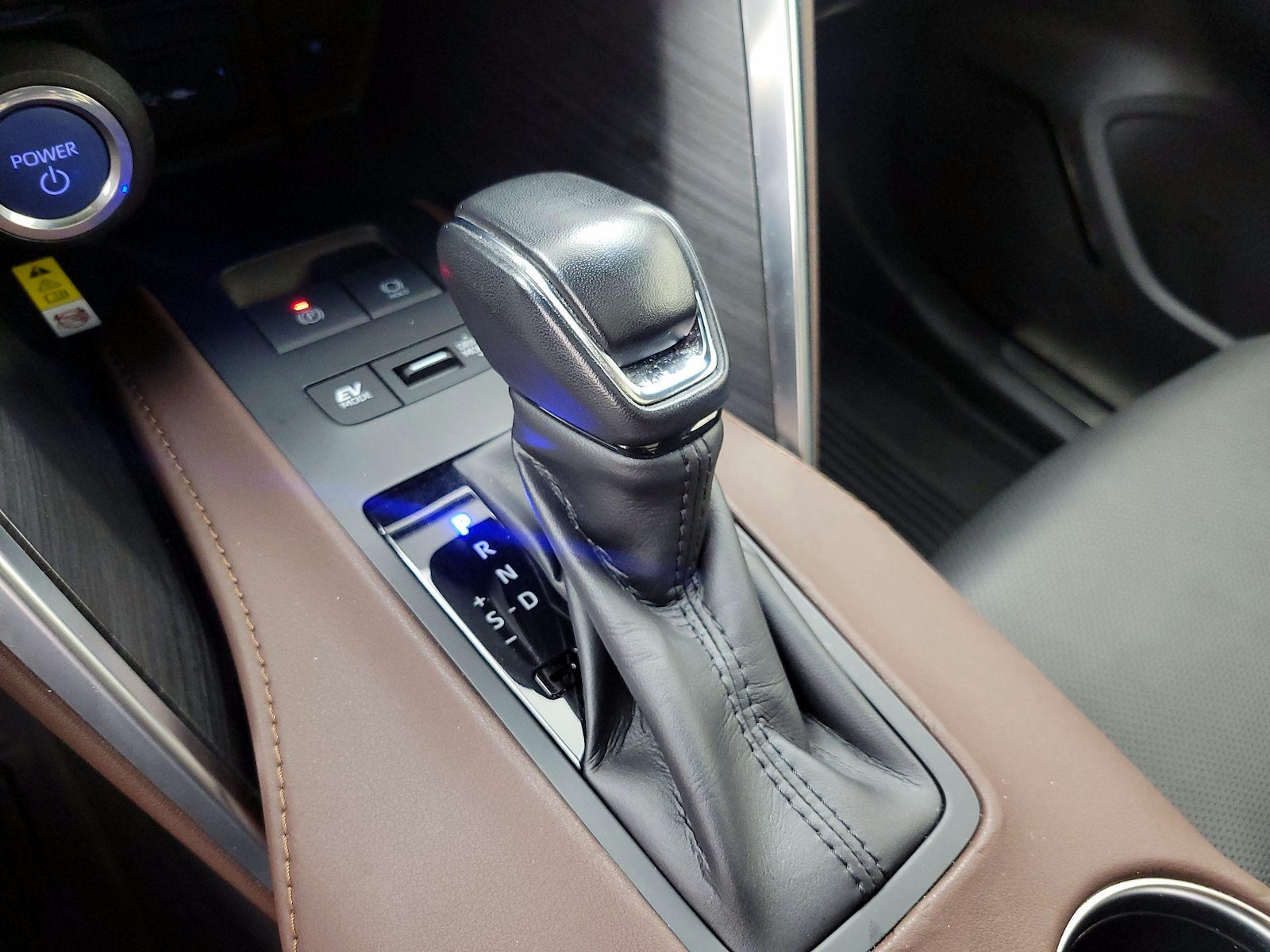 2021 Toyota Venza Limited - Photo 19