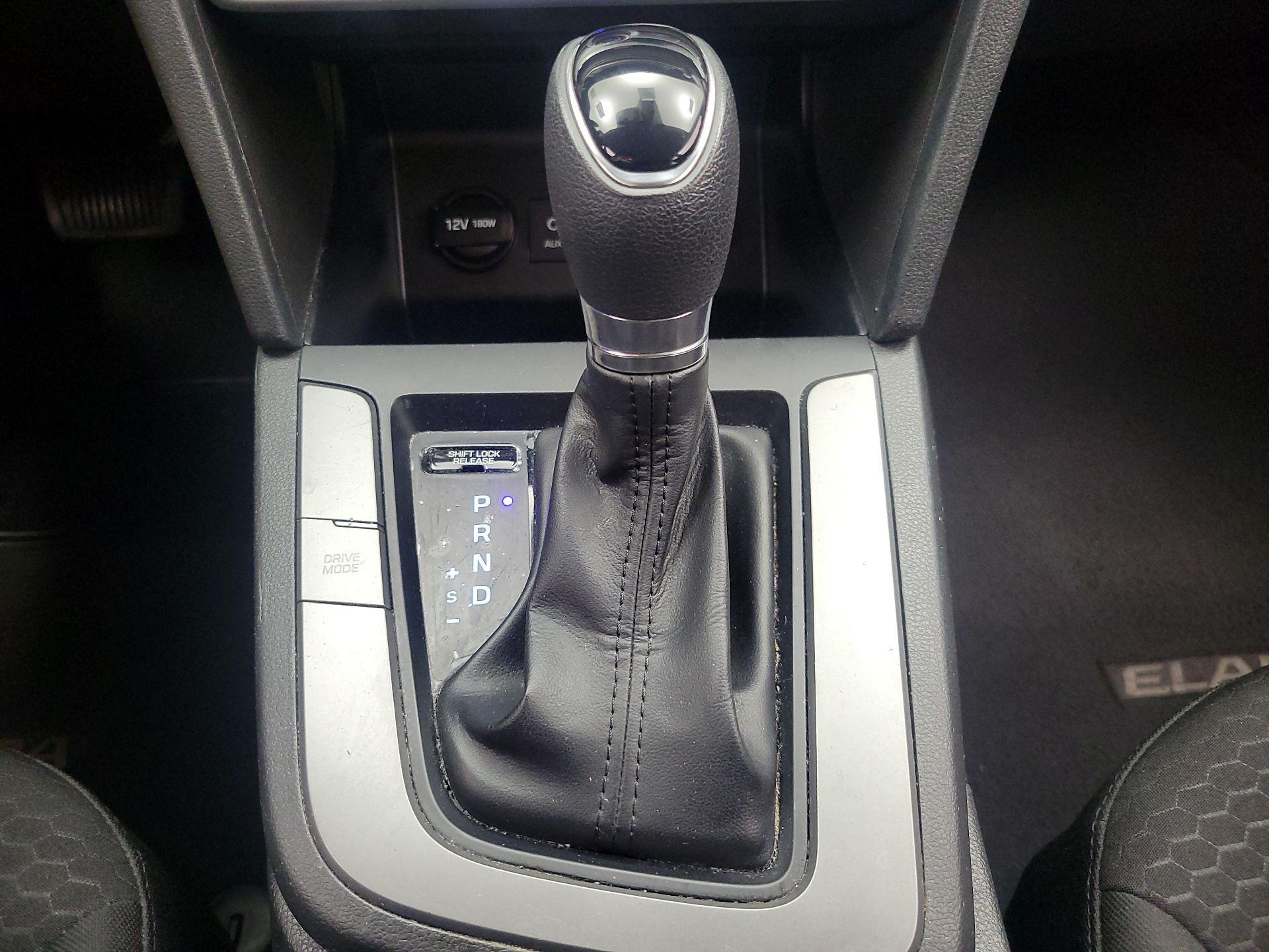 Thumbnail: 2020 Hyundai Elantra - 17