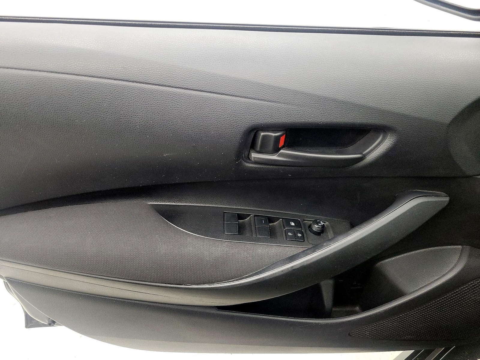 2023 Toyota Corolla LE - Photo 13