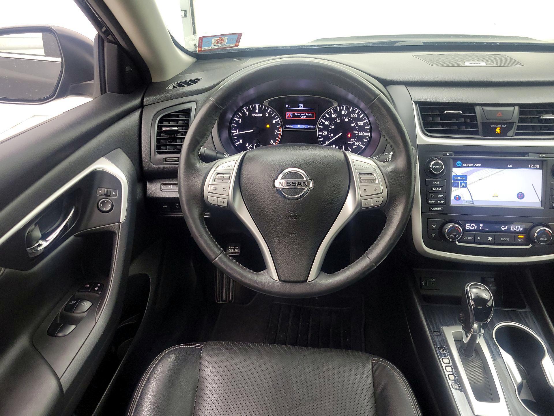 Thumbnail: 2017 Nissan Altima - 10