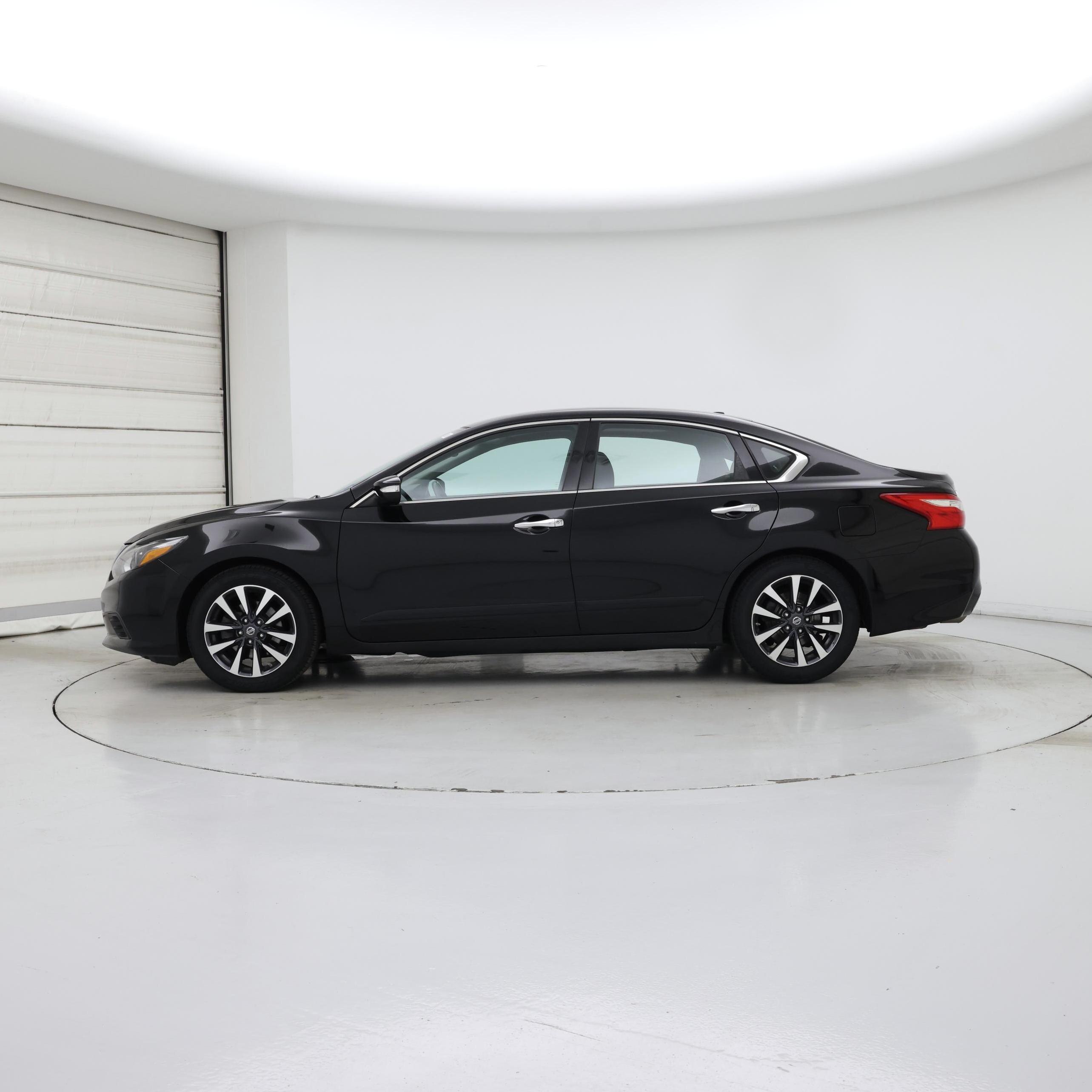 Thumbnail: 2017 Nissan Altima - 3