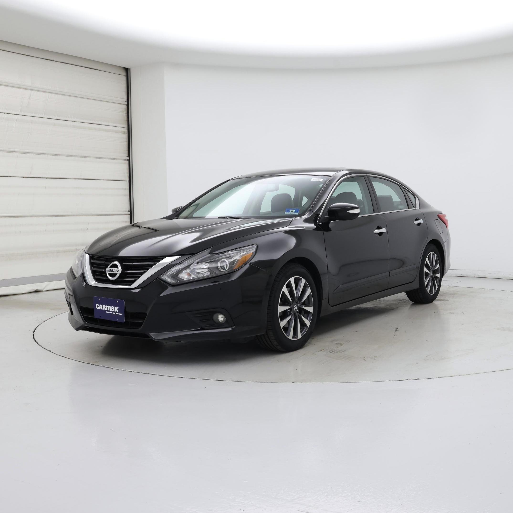 Thumbnail: 2017 Nissan Altima - 4