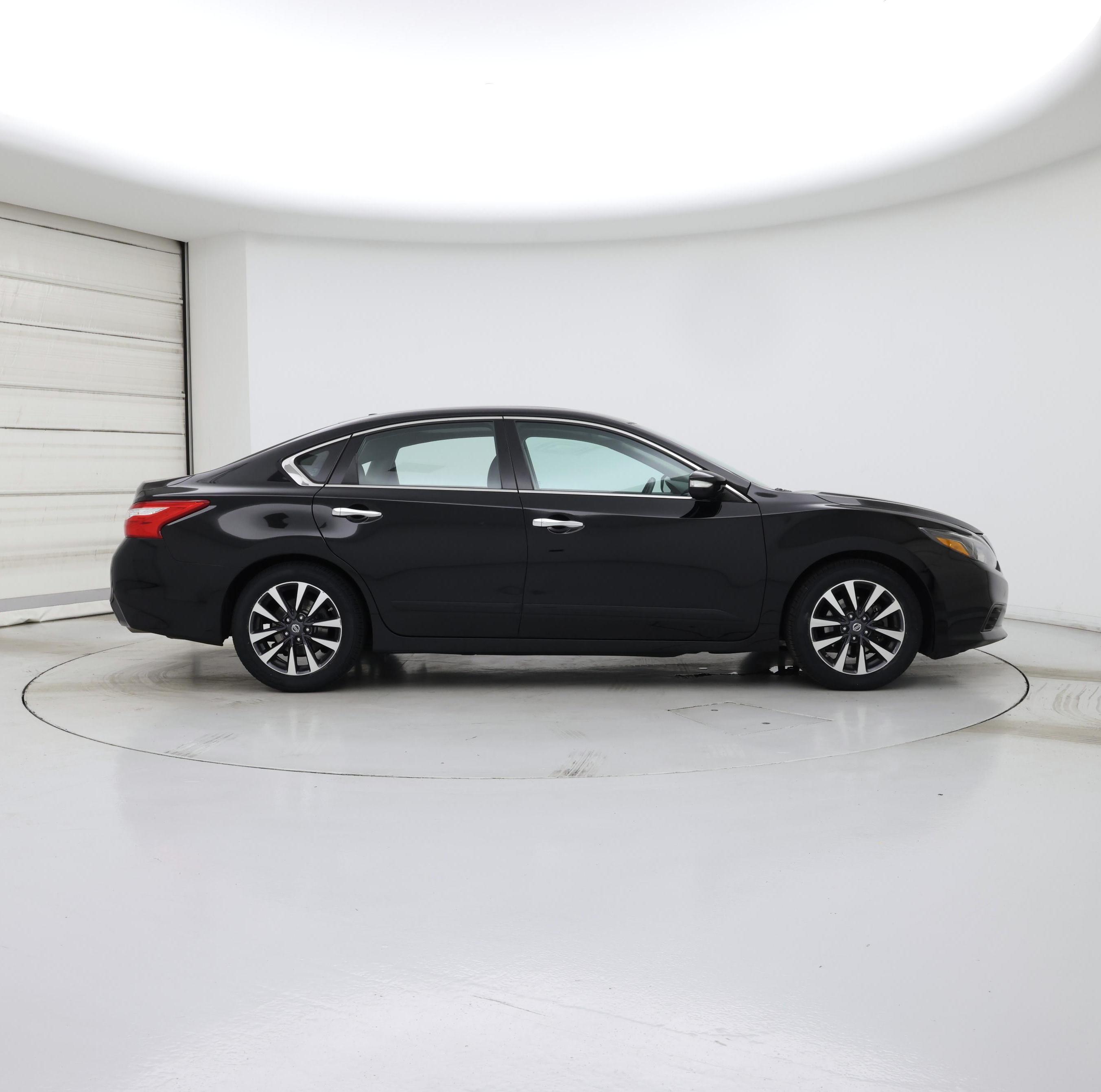 Thumbnail: 2017 Nissan Altima - 7