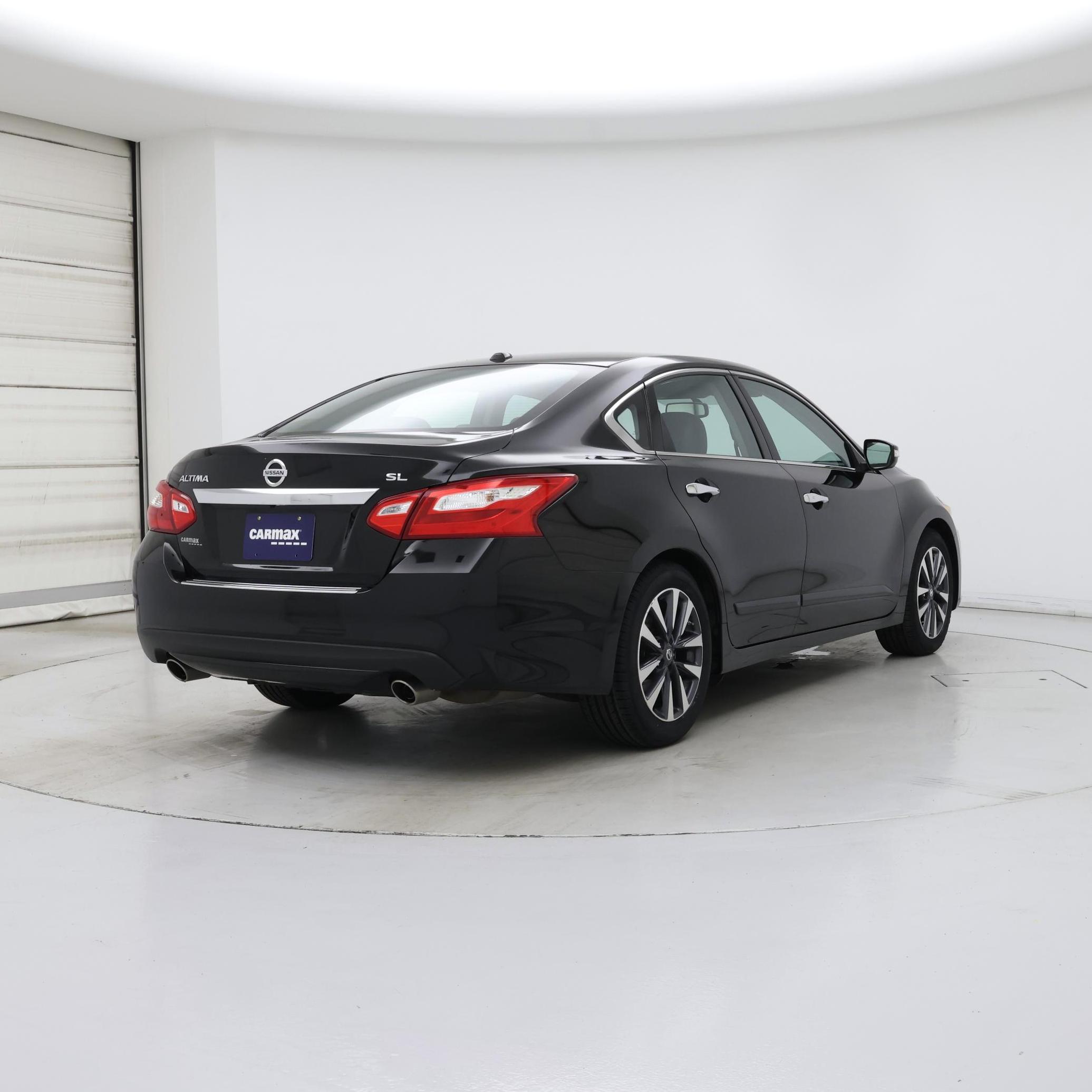 Thumbnail: 2017 Nissan Altima - 8