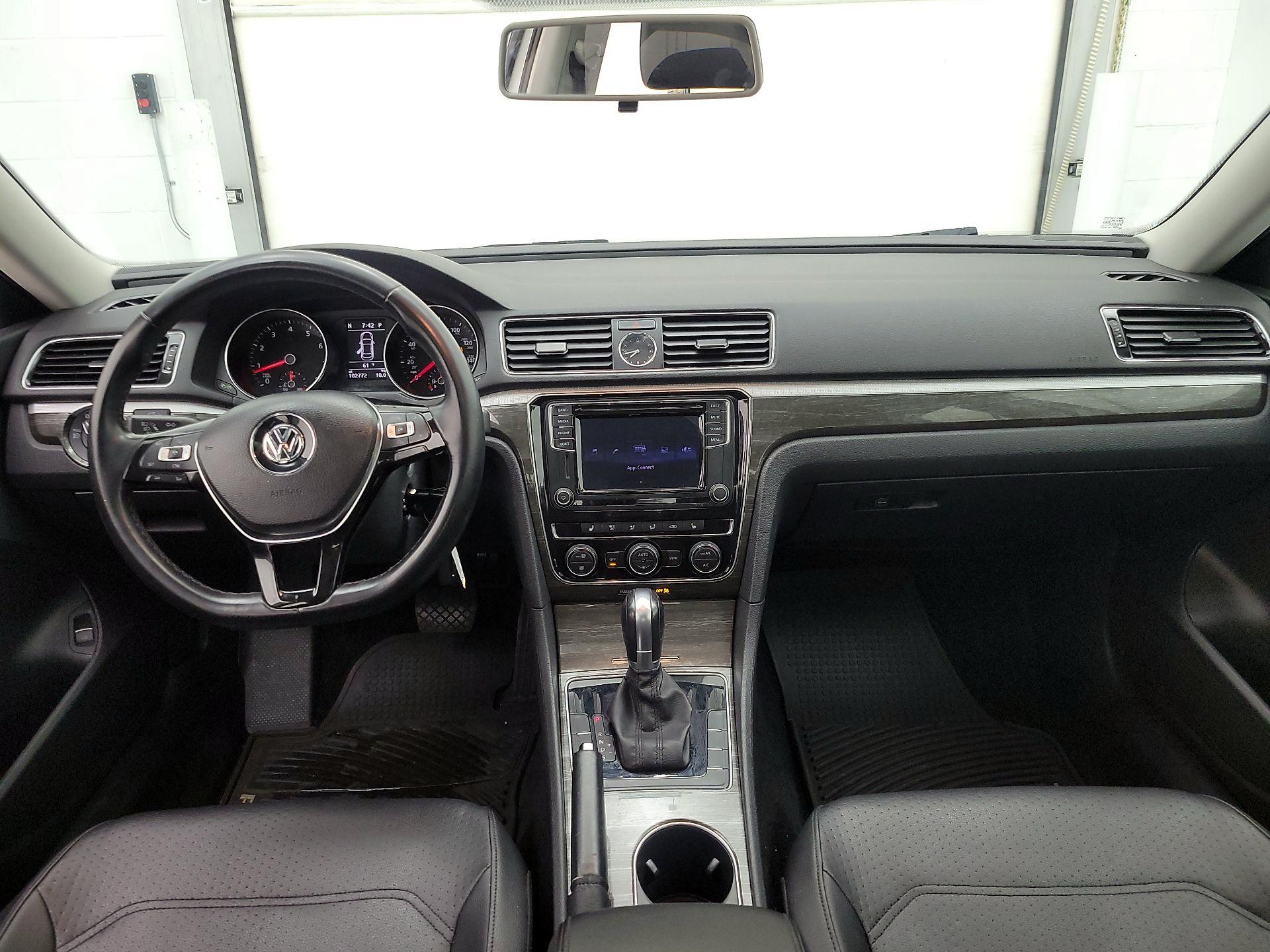 Thumbnail: 2016 Volkswagen Passat - 9