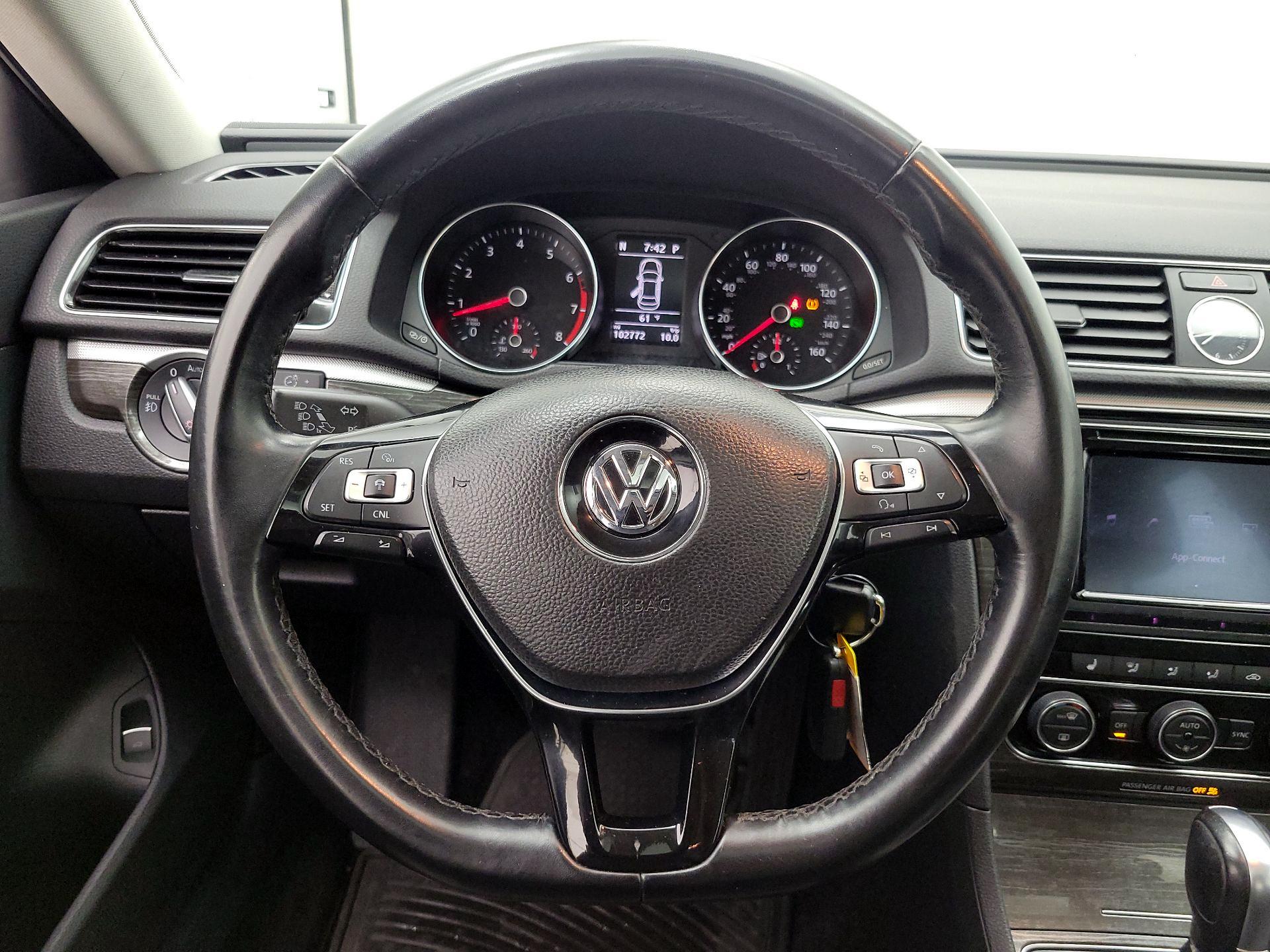 Thumbnail: 2016 Volkswagen Passat - 10