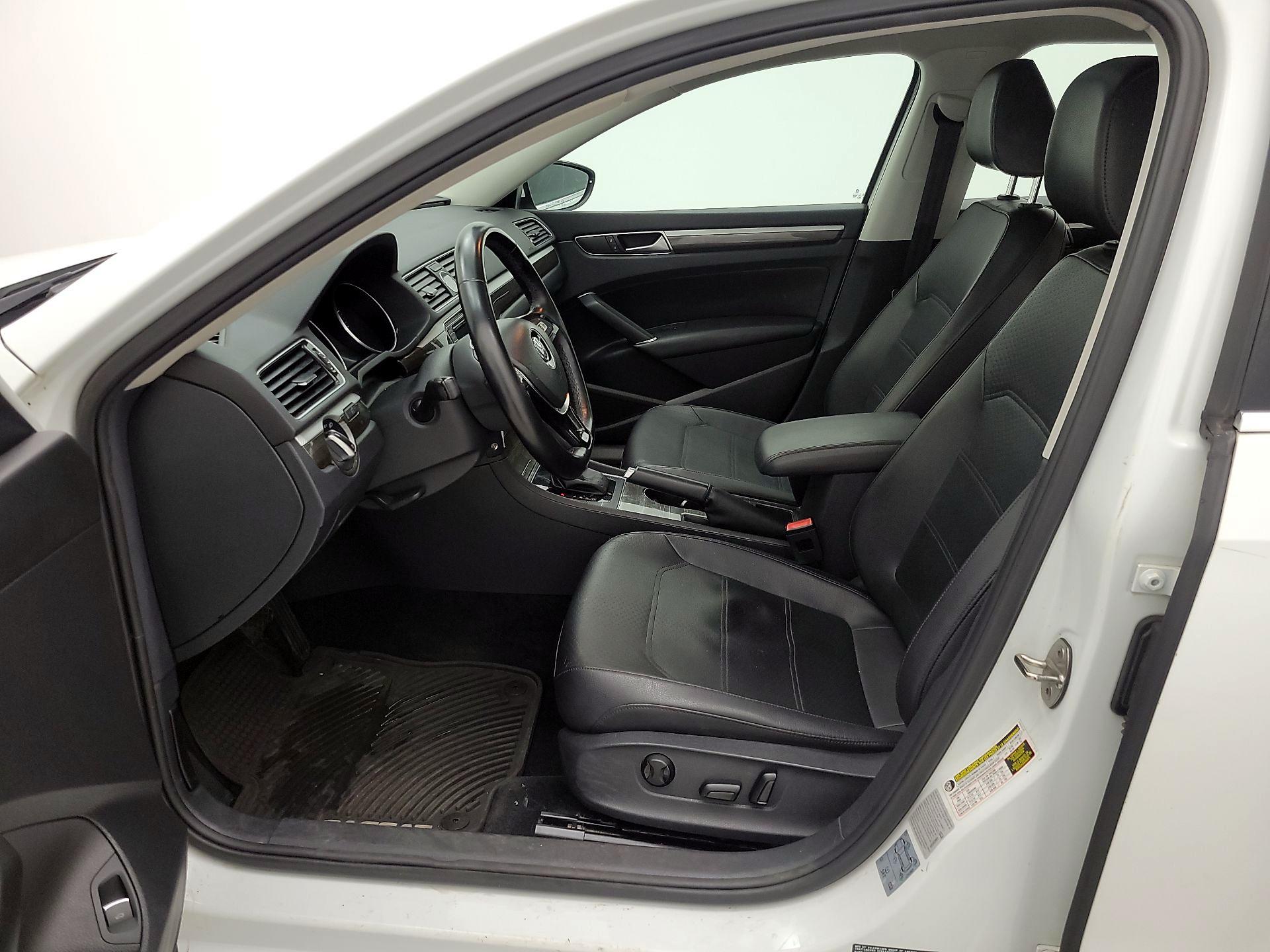 Thumbnail: 2016 Volkswagen Passat - 11