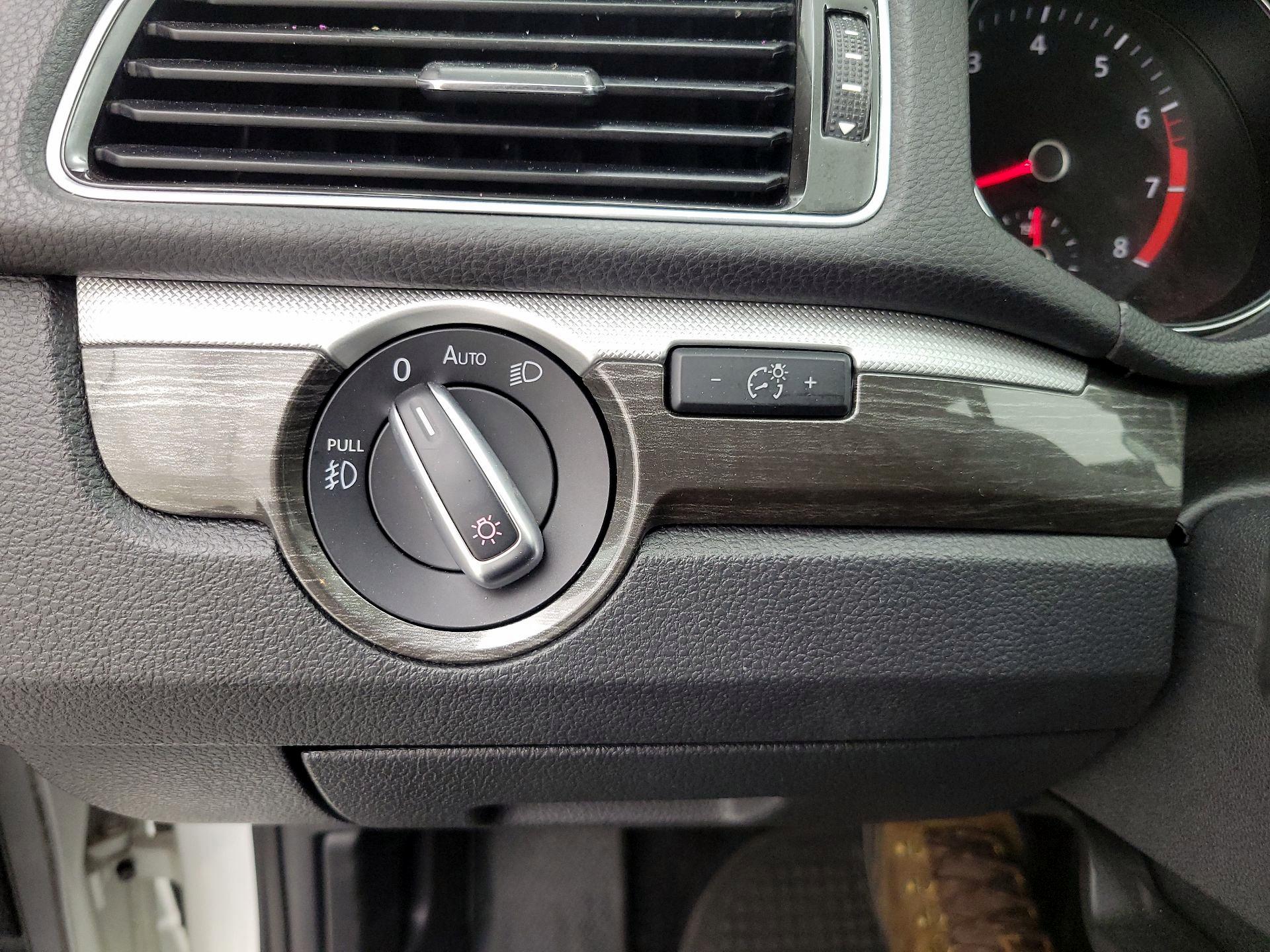 Thumbnail: 2016 Volkswagen Passat - 13