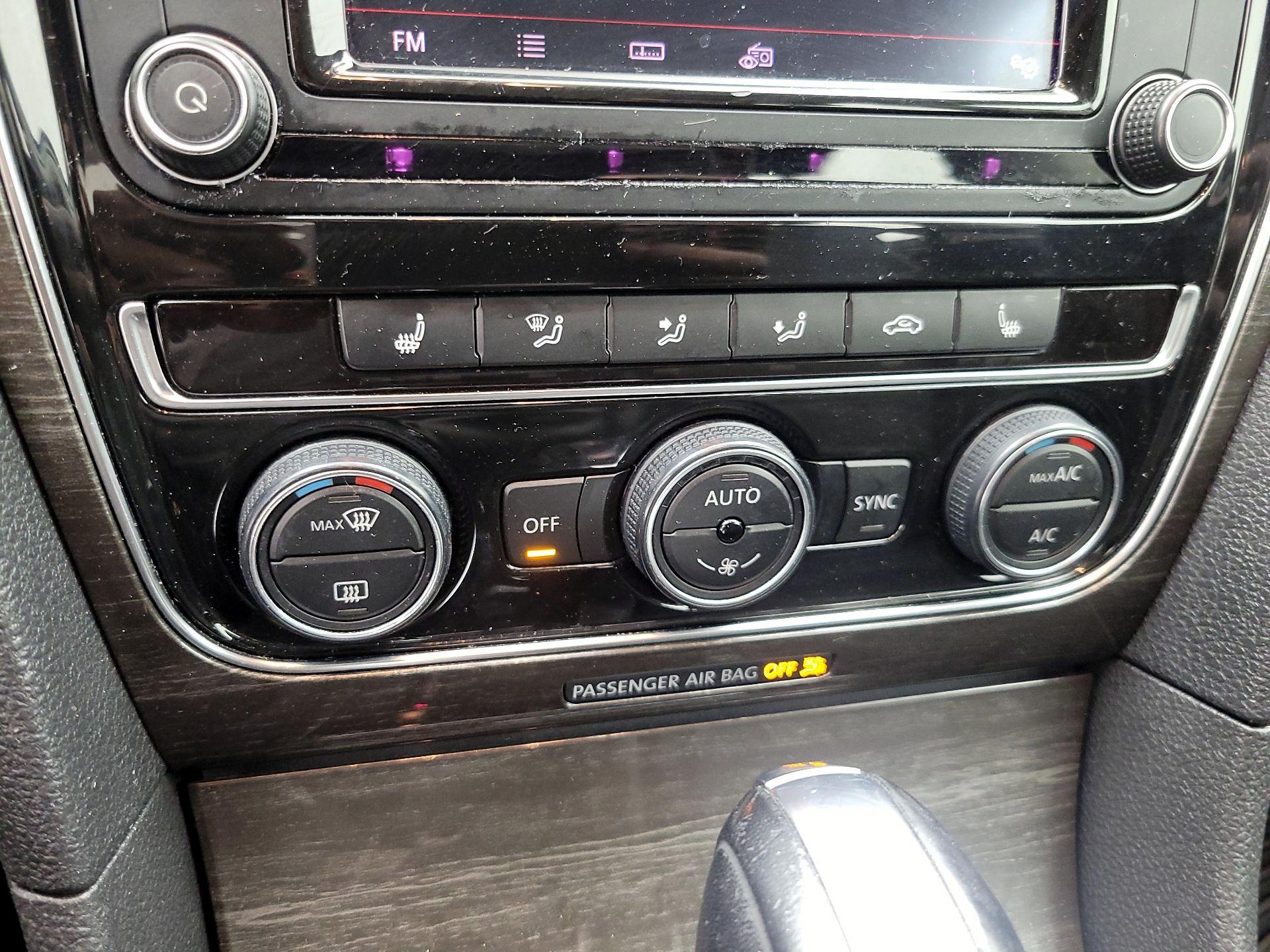 Thumbnail: 2016 Volkswagen Passat - 16