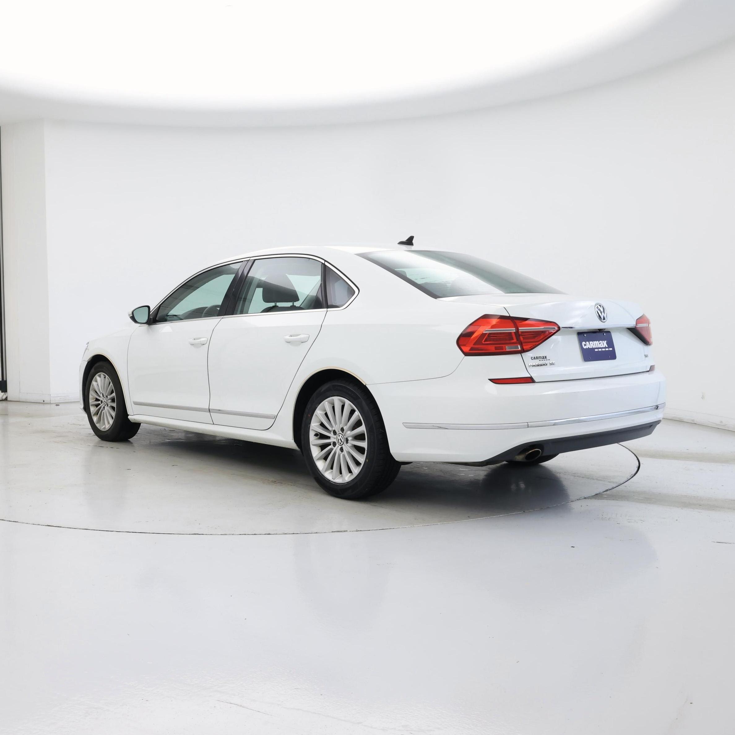 Thumbnail: 2016 Volkswagen Passat - 2