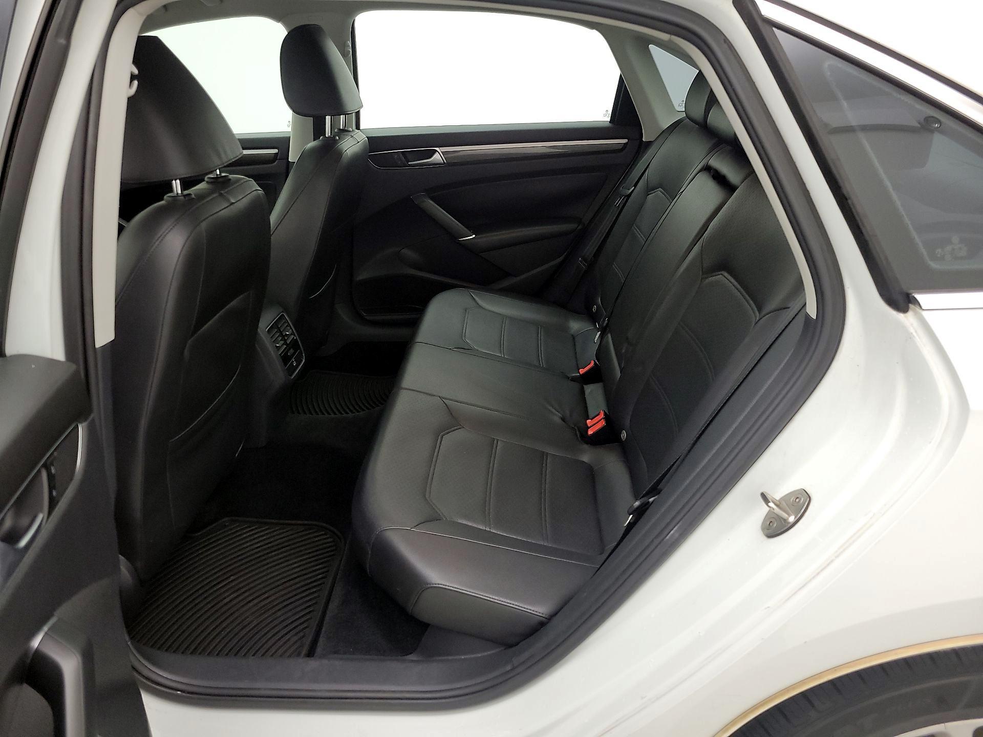 Thumbnail: 2016 Volkswagen Passat - 20