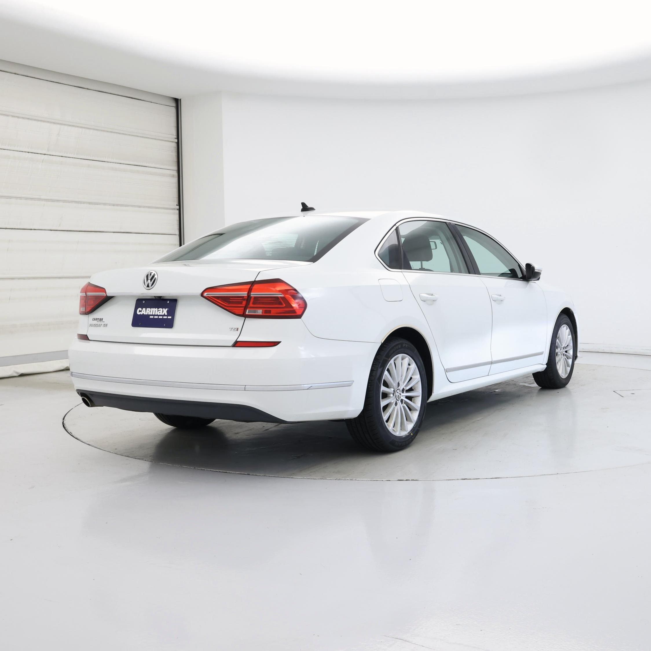 Thumbnail: 2016 Volkswagen Passat - 8