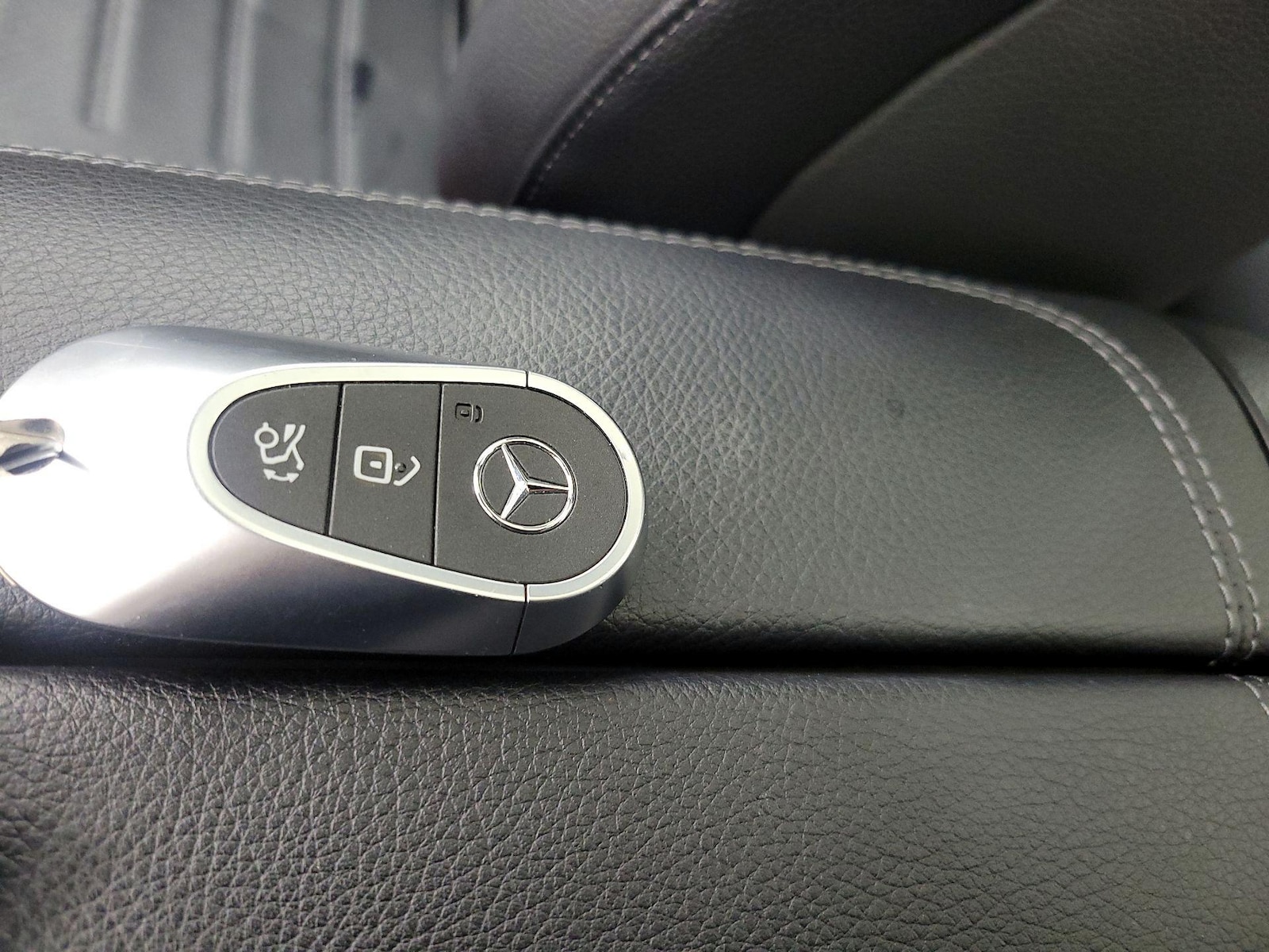 2022 Mercedes-Benz C-Class Sedan C 300 - Photo 25