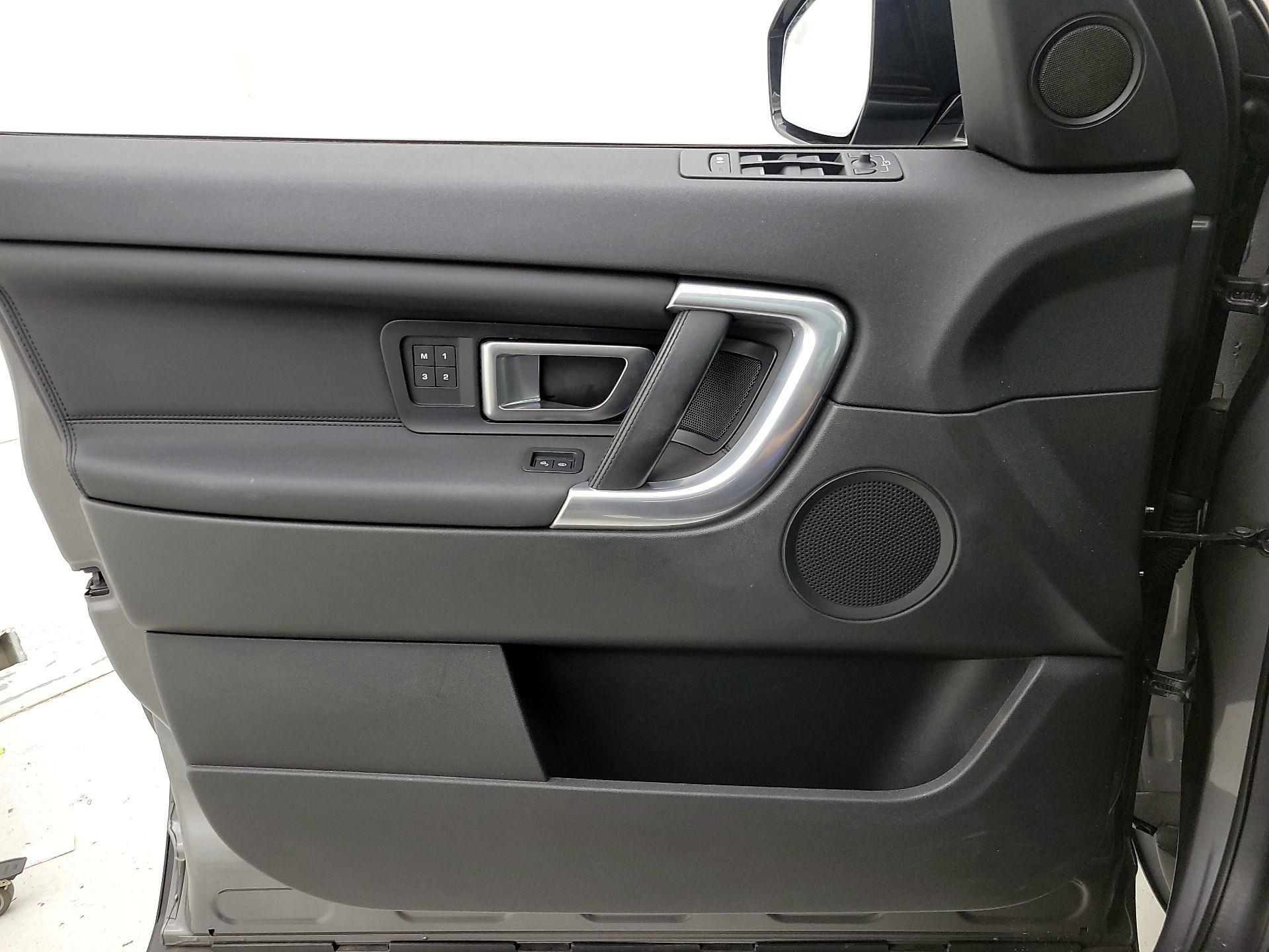 Thumbnail: 2019 Land Rover Discovery Sport - 12
