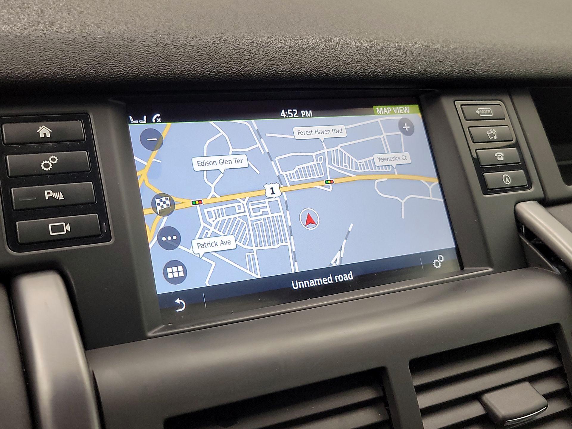 Thumbnail: 2019 Land Rover Discovery Sport - 14