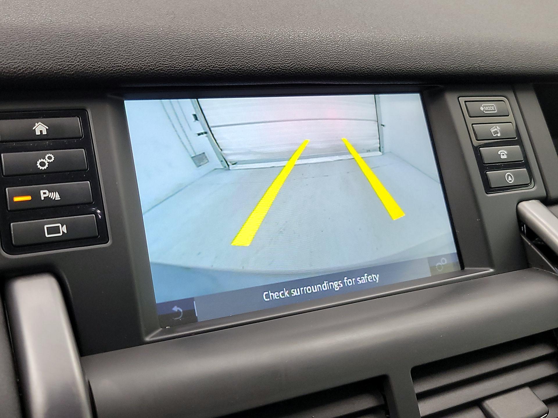 Thumbnail: 2019 Land Rover Discovery Sport - 15