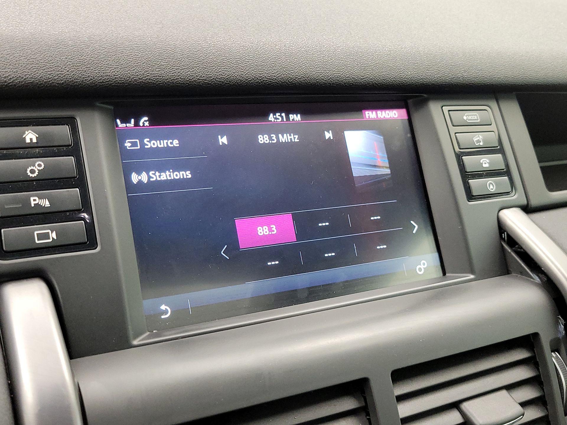 Thumbnail: 2019 Land Rover Discovery Sport - 16
