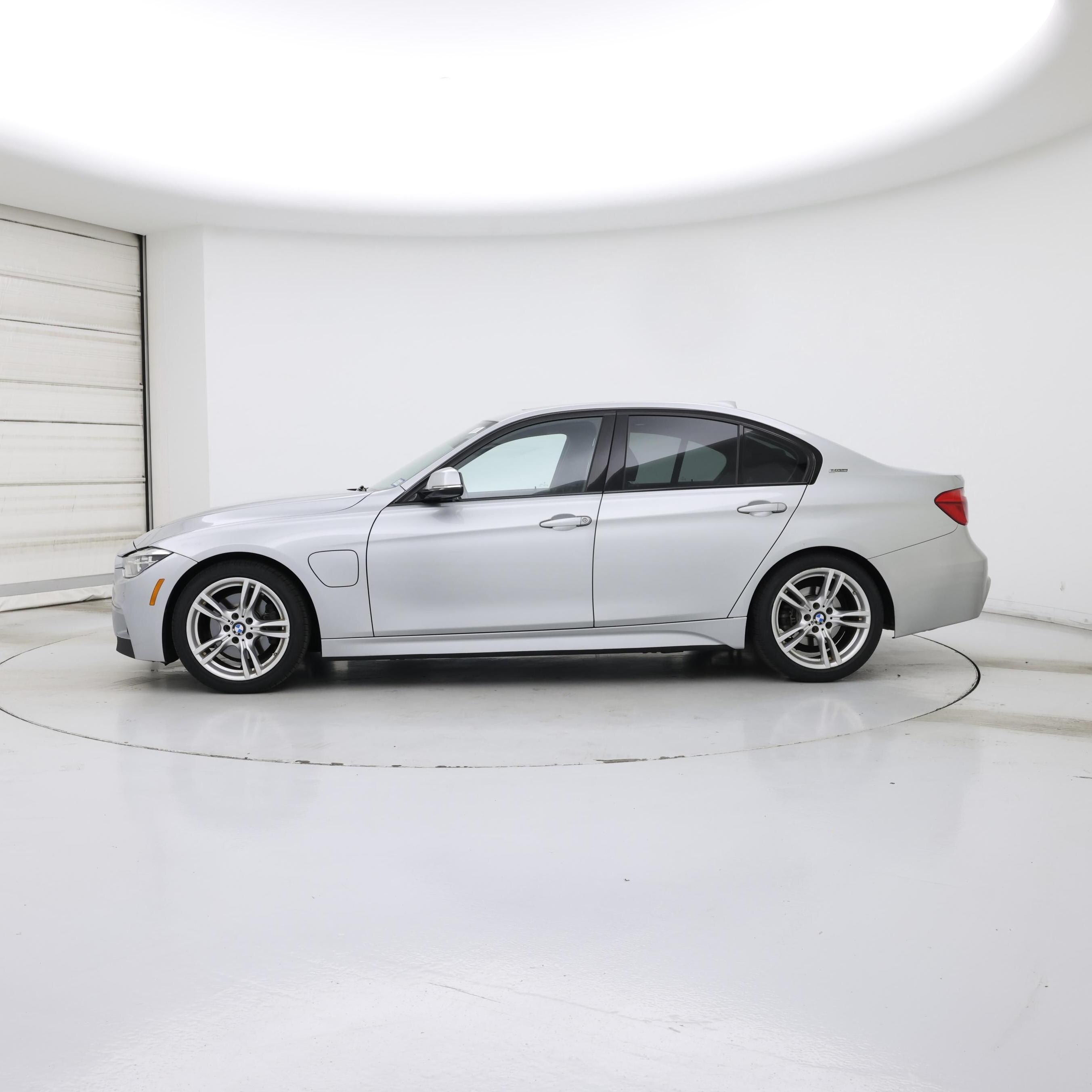 Thumbnail: 2018 BMW 3 Series - 3