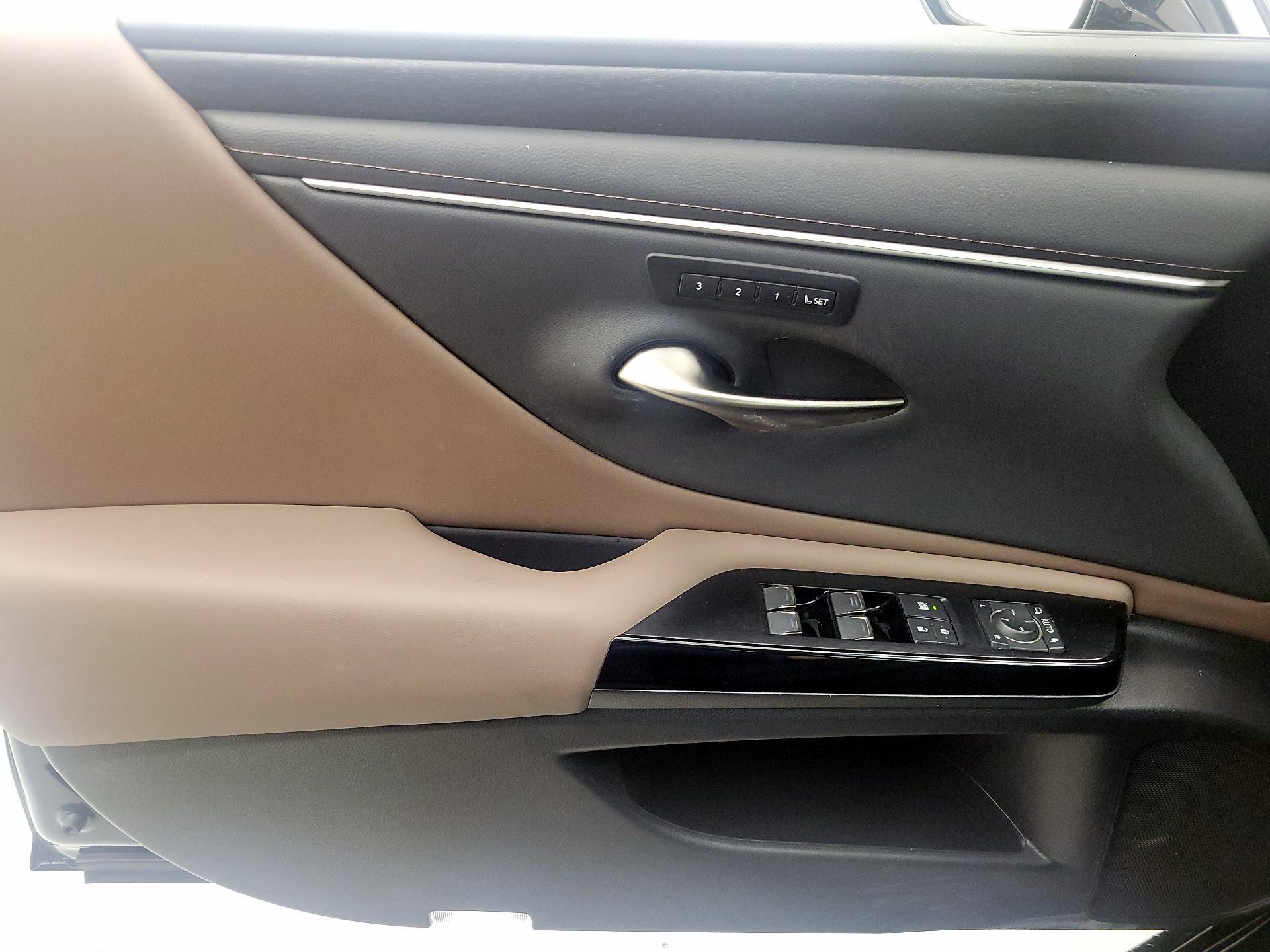 Thumbnail: 2023 Lexus ES - 12