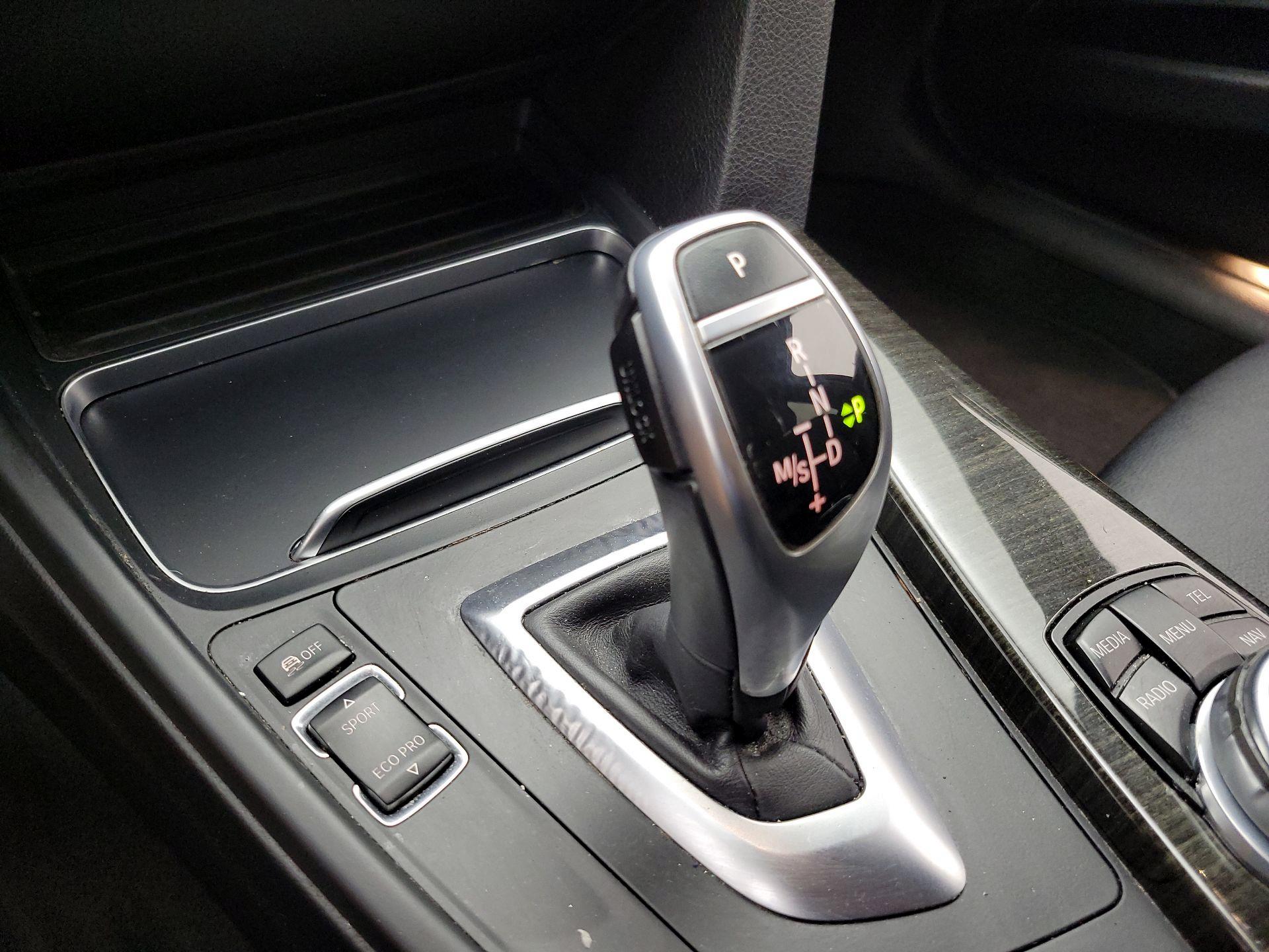 Thumbnail: 2016 BMW 3 Series - 17