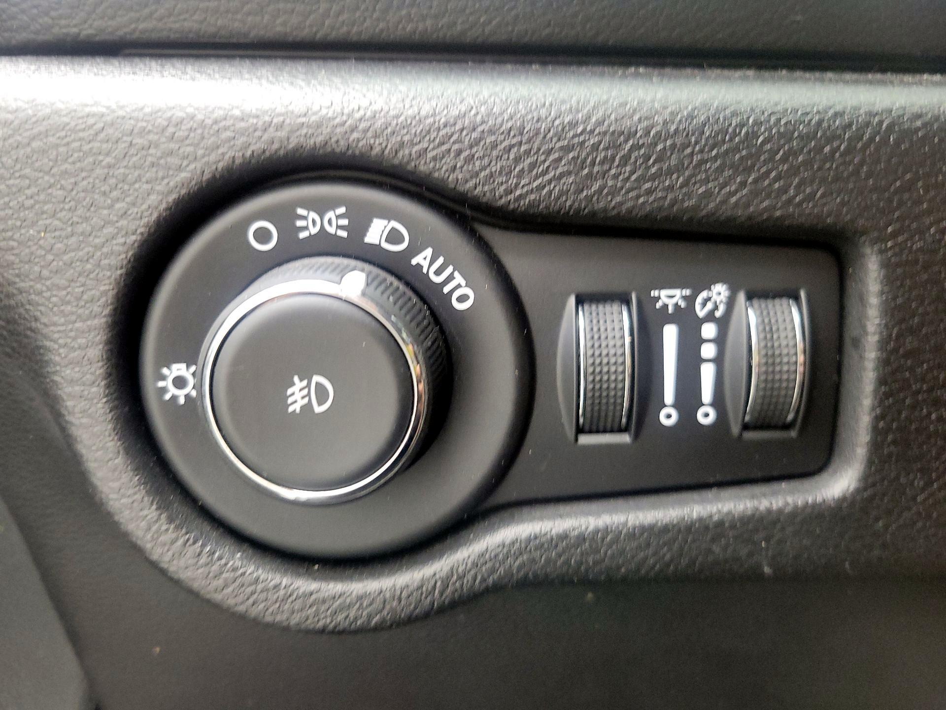 Thumbnail: 2019 Chrysler Pacifica - 13