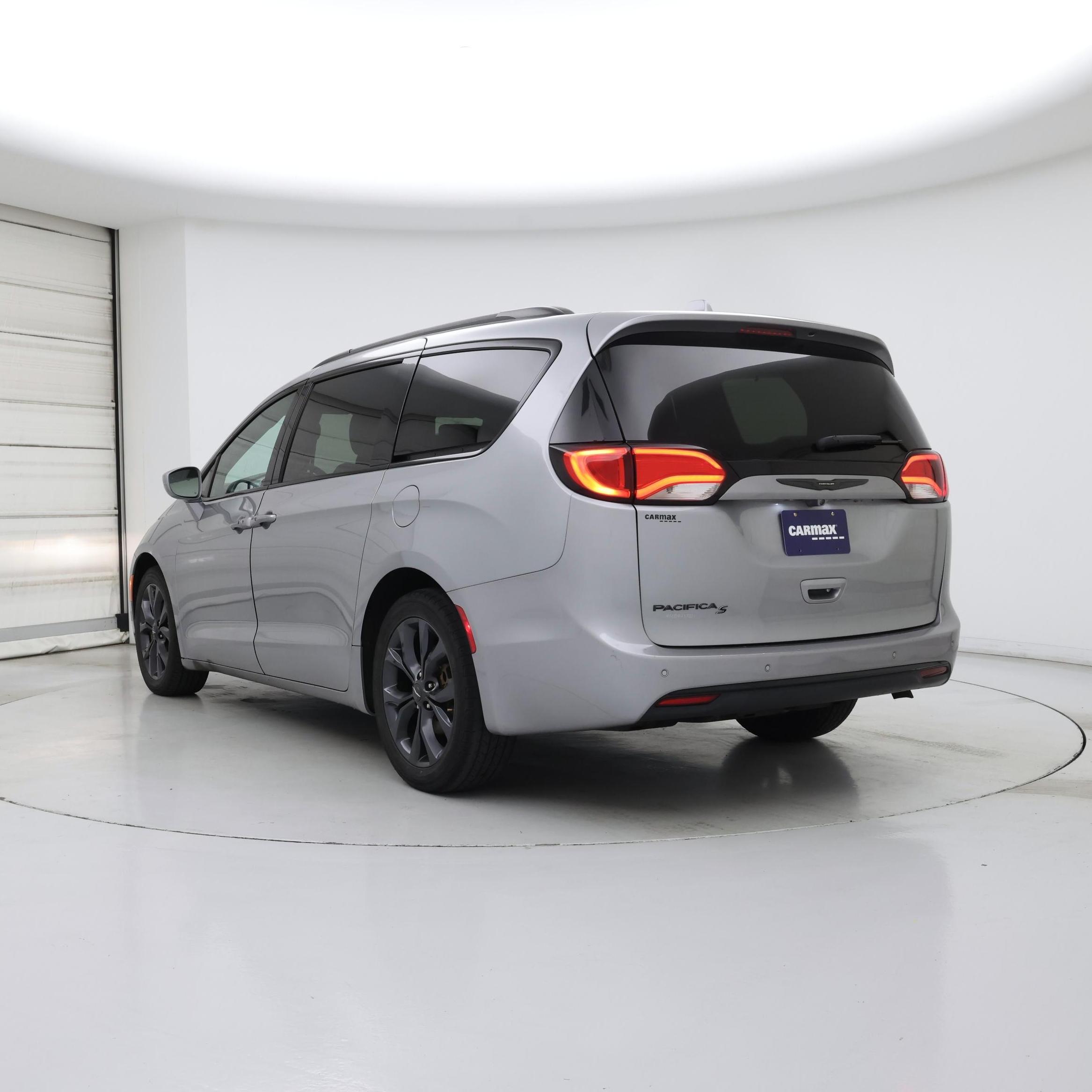 Thumbnail: 2019 Chrysler Pacifica - 2