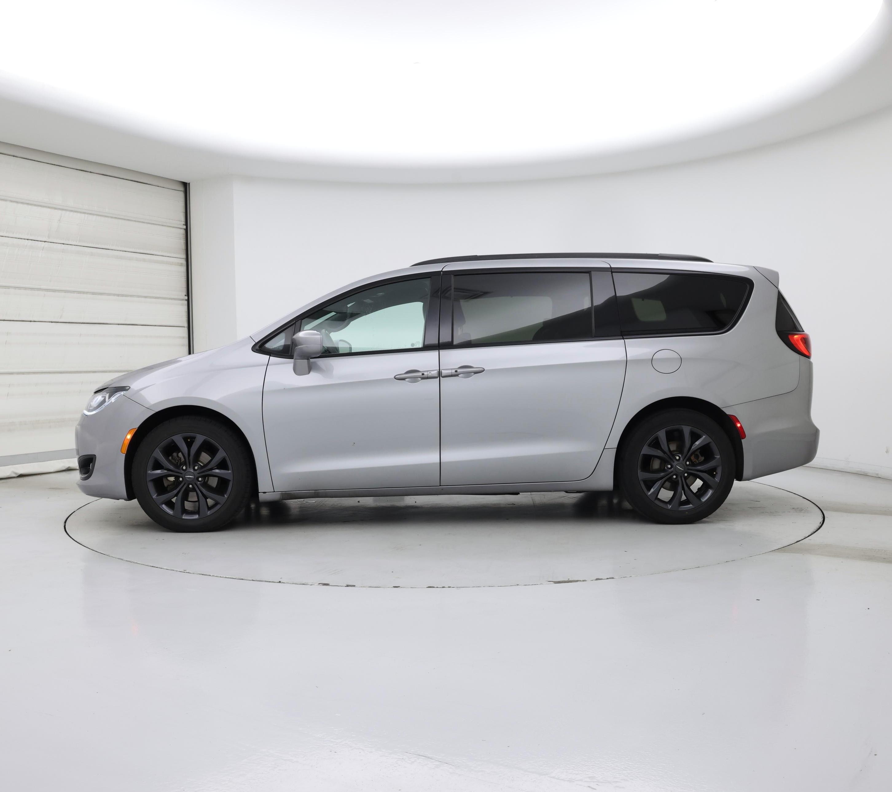 Thumbnail: 2019 Chrysler Pacifica - 3
