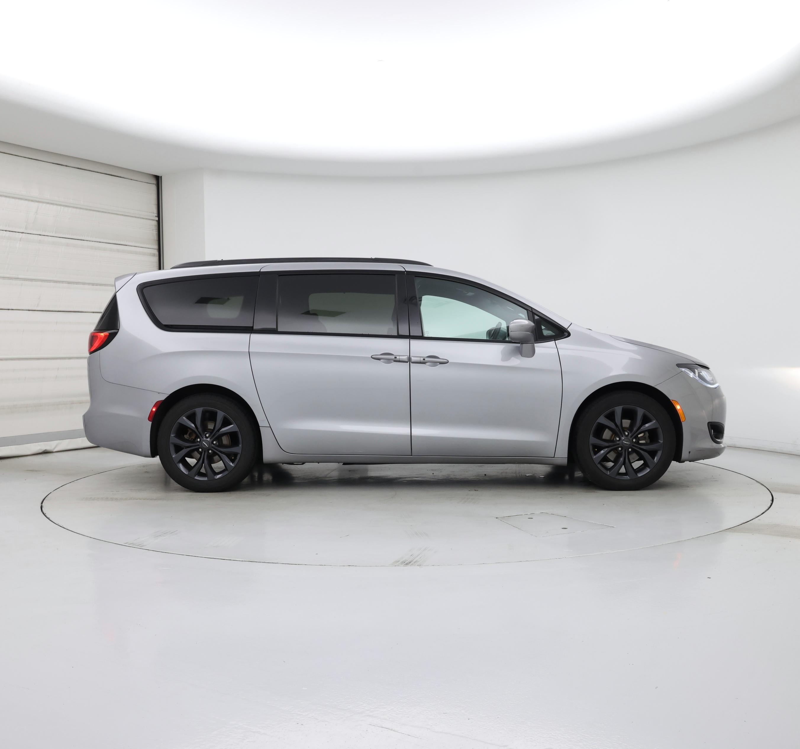 Thumbnail: 2019 Chrysler Pacifica - 7