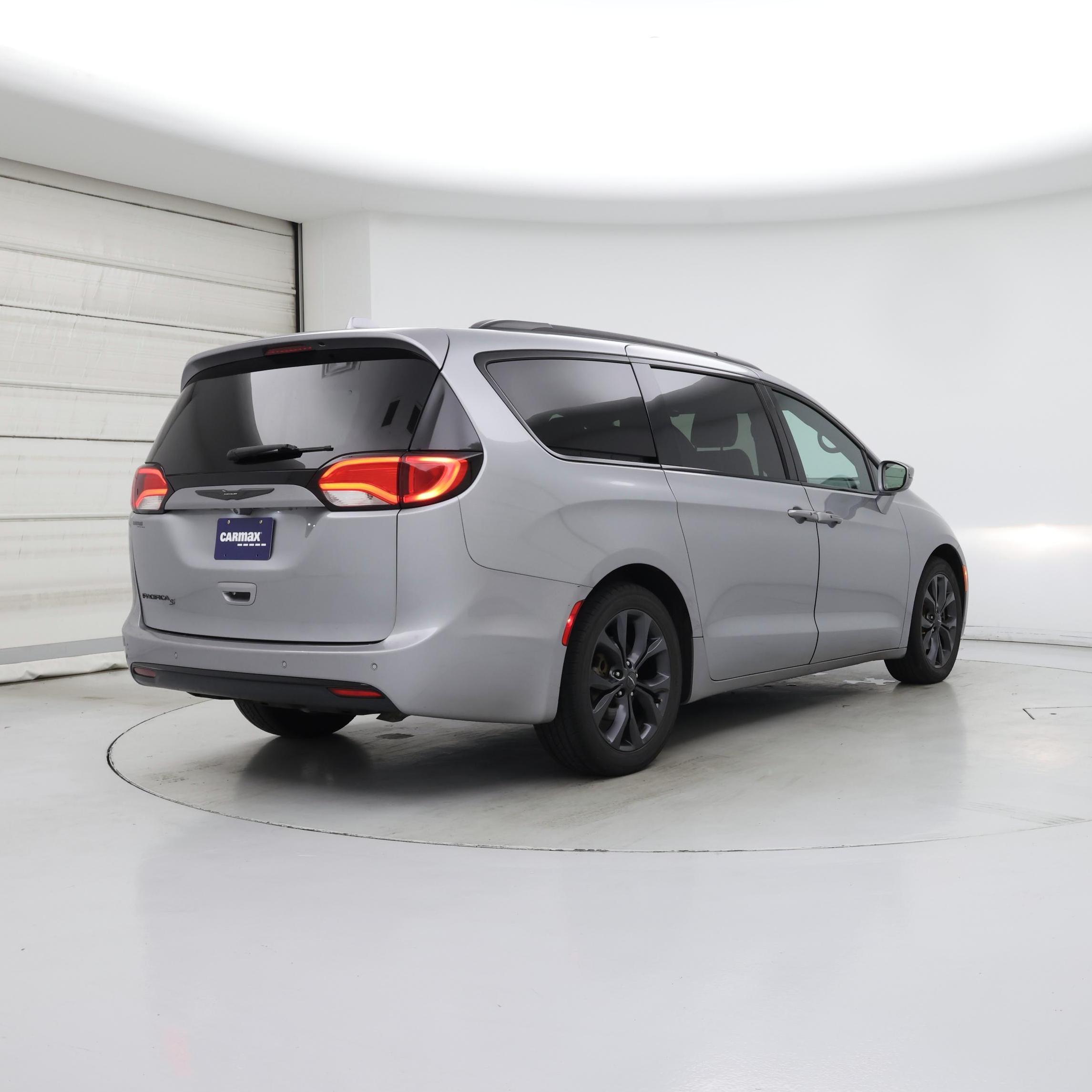 Thumbnail: 2019 Chrysler Pacifica - 8