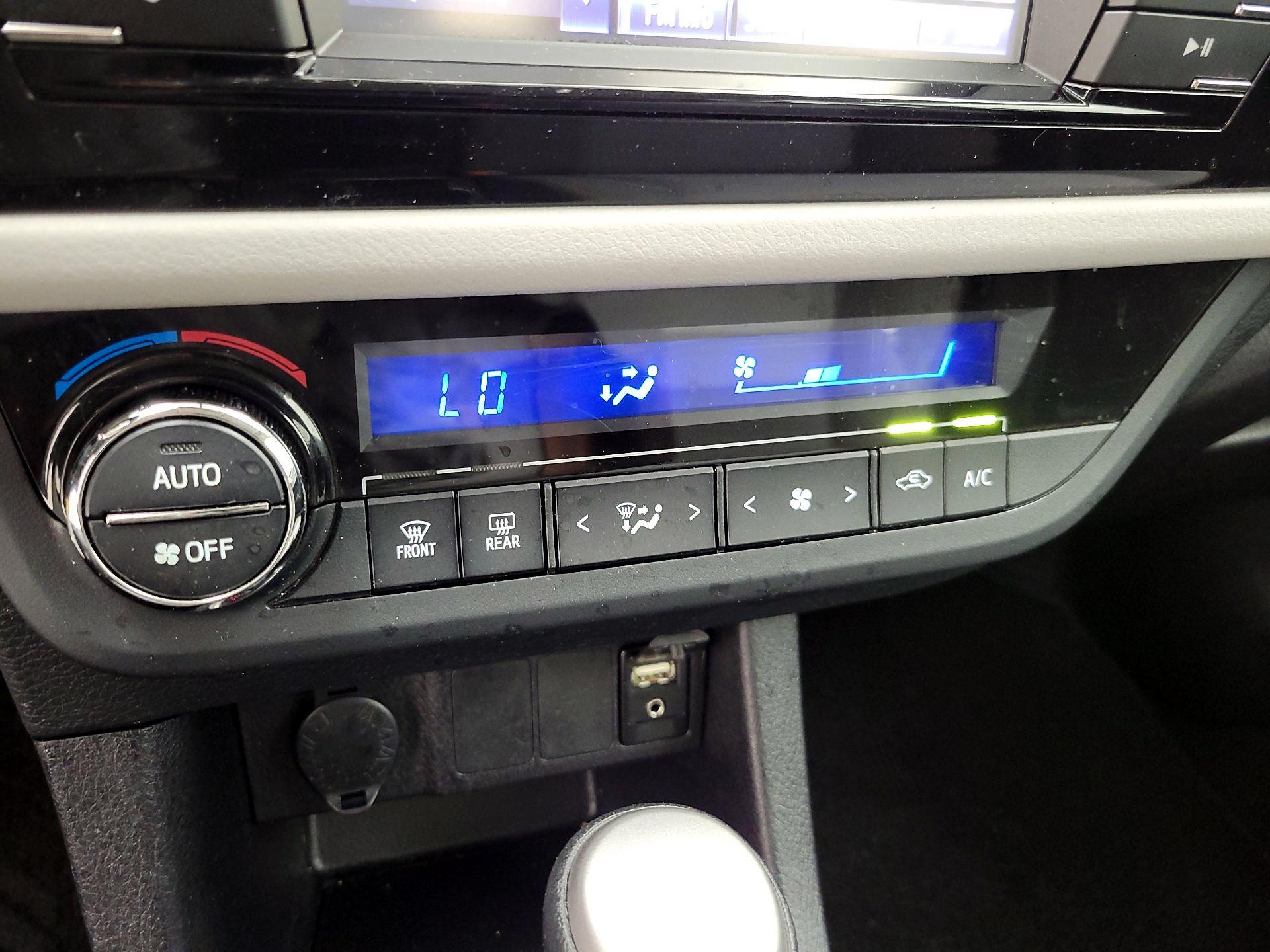 Thumbnail: 2015 Toyota Corolla - 16