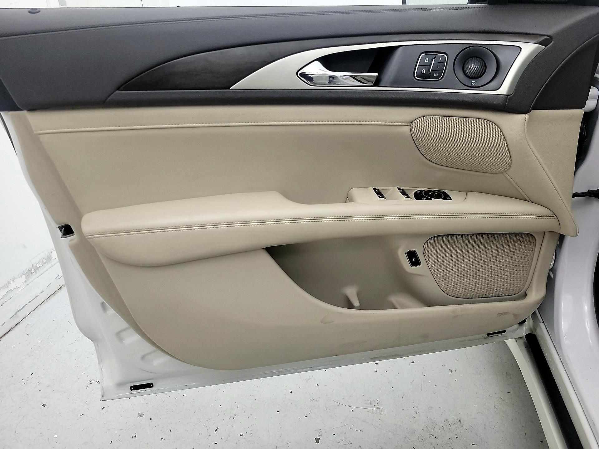 Thumbnail: 2019 Lincoln MKZ - 12