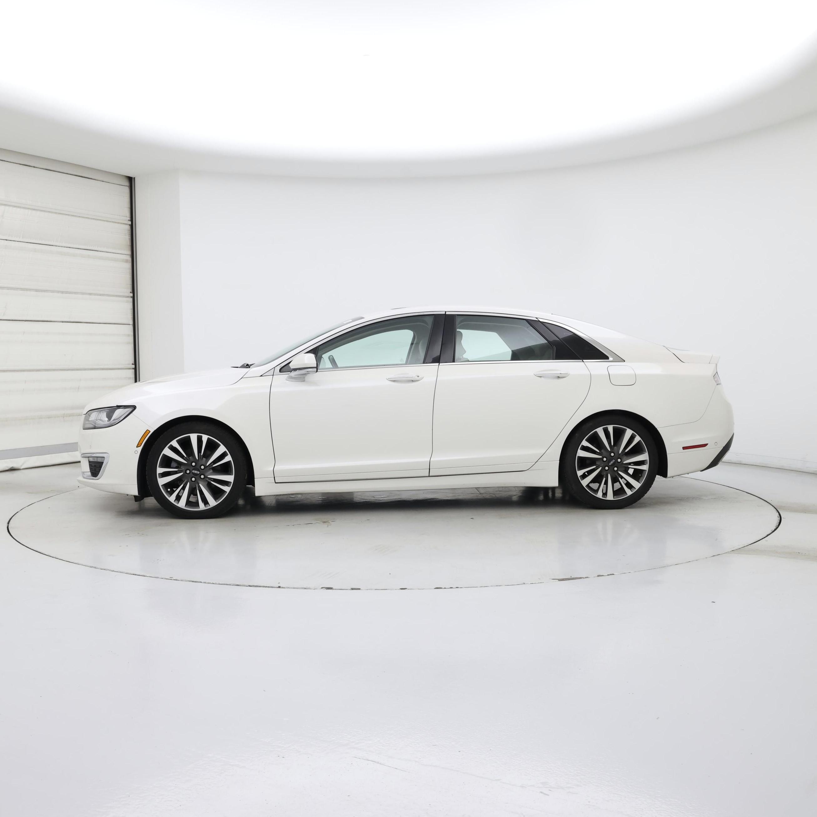 Thumbnail: 2019 Lincoln MKZ - 3