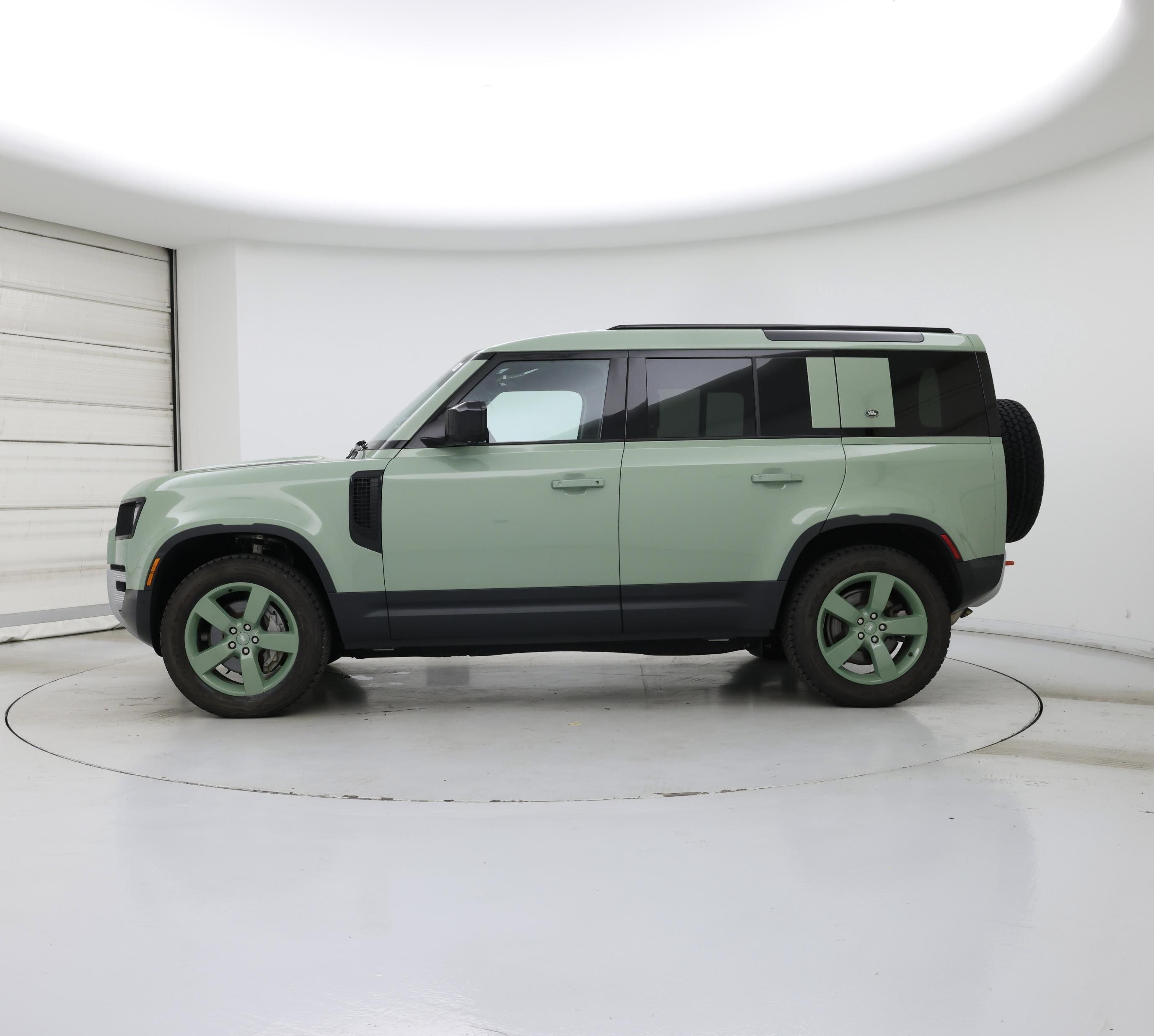 Thumbnail: 2023 Land Rover Defender - 3