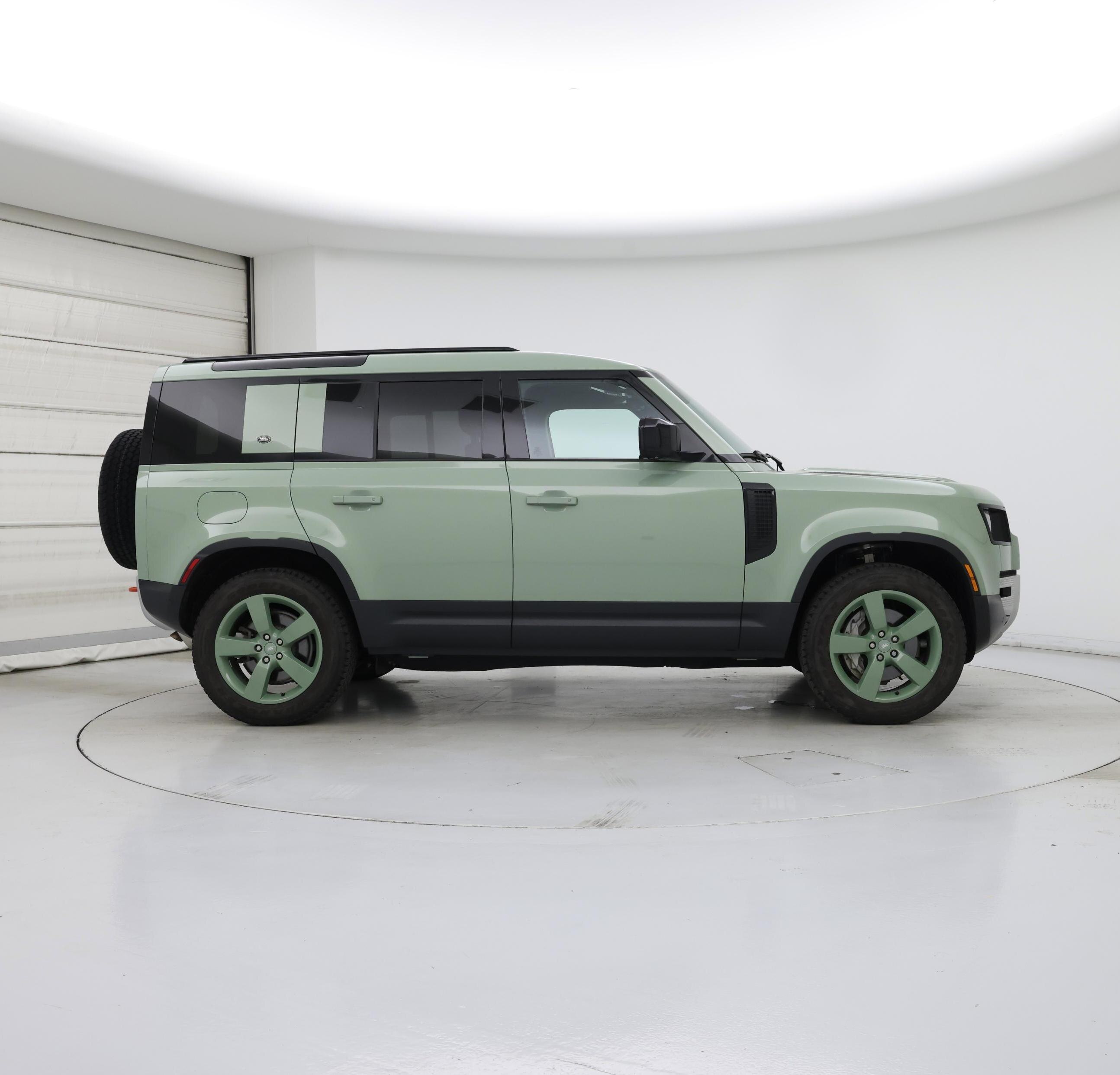 Thumbnail: 2023 Land Rover Defender - 7