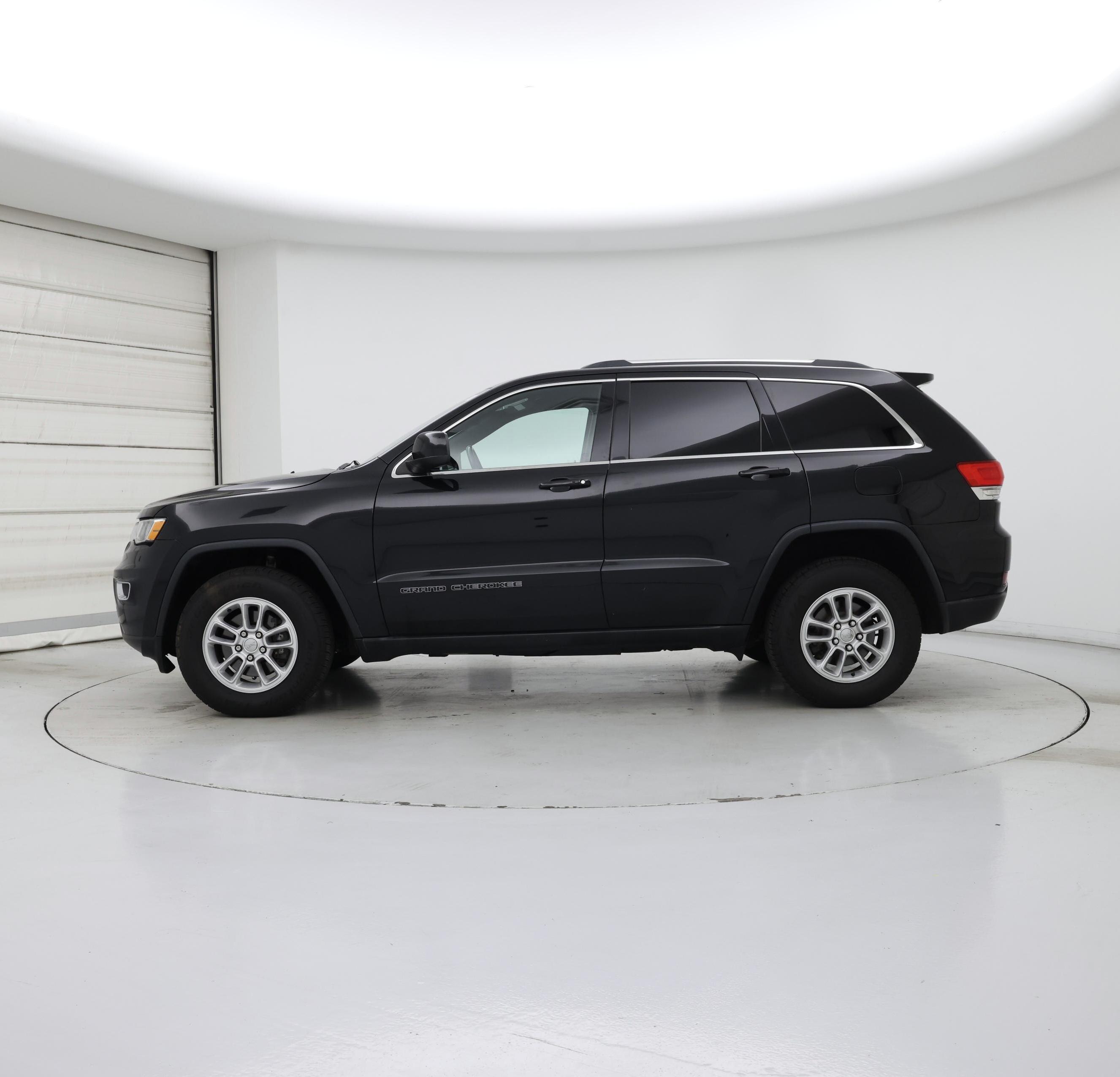 Thumbnail: 2018 Jeep Grand Cherokee - 3