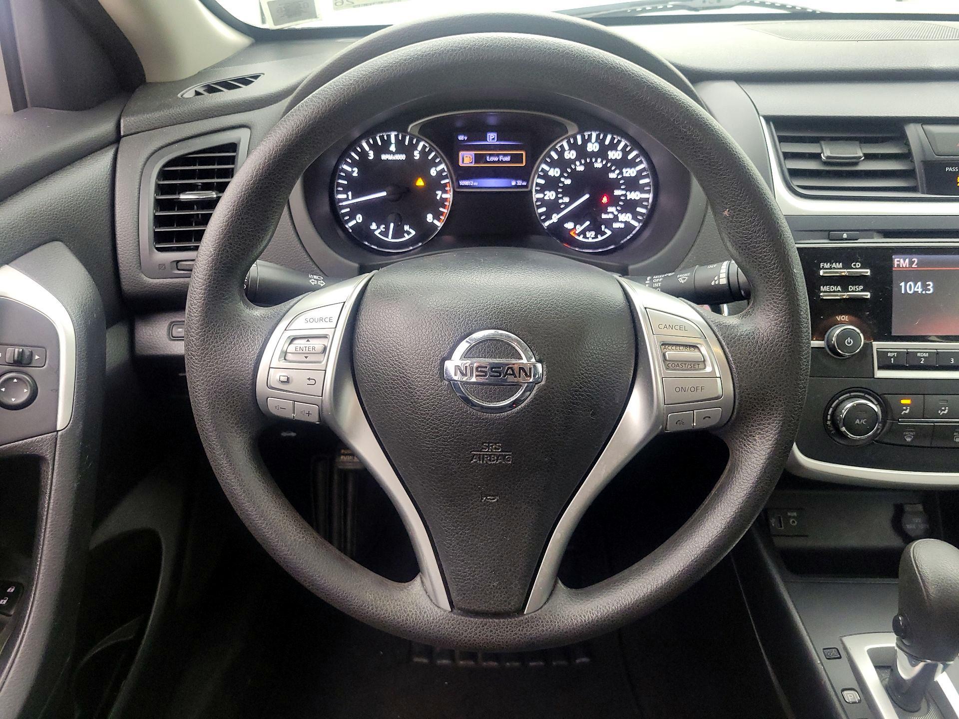 Thumbnail: 2017 Nissan Altima - 10