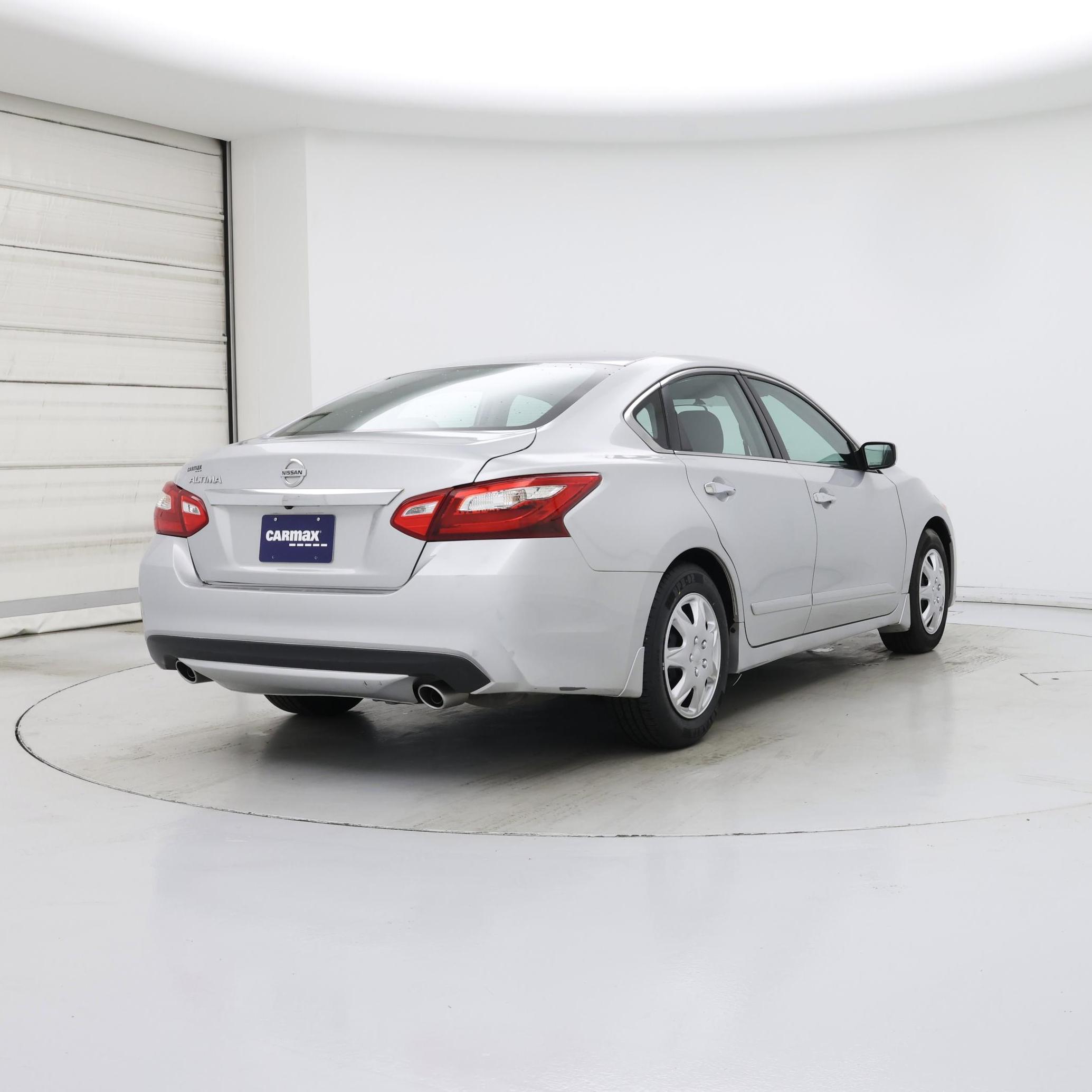 Thumbnail: 2017 Nissan Altima - 8