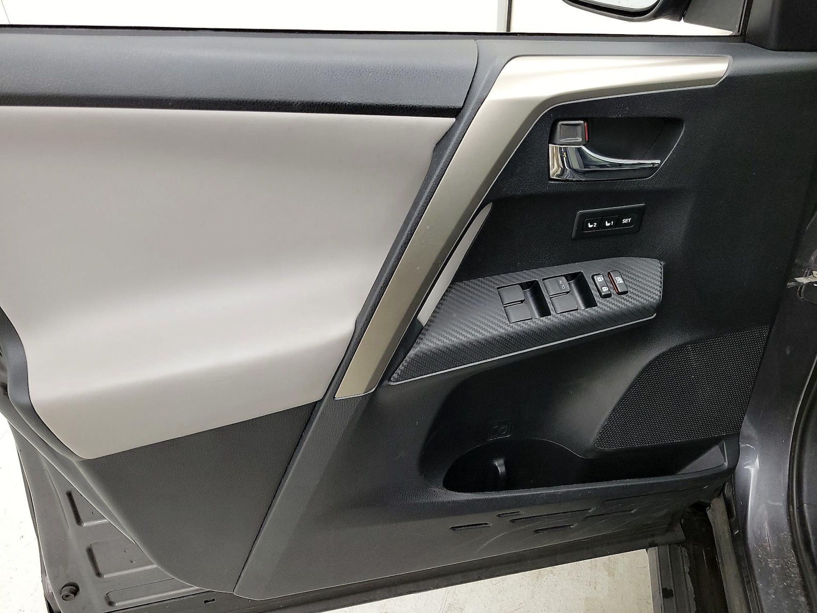 2015 Toyota RAV4 Limited - Photo 13
